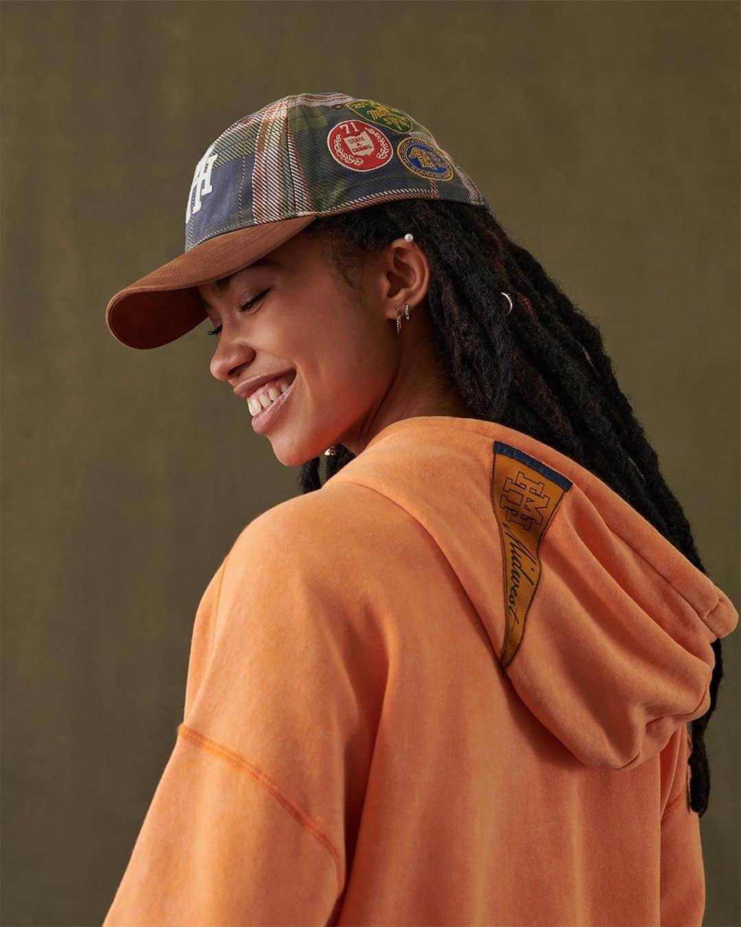 Hollister Co.さんのインスタグラム写真 - (Hollister Co.Instagram)「hollister x @wemidwestkids vol. II. rise of utility prep. reinvent your aesthetic with hard-working pieces that redefine workwear. exclusively in our second drop with guest creative director Darryl Brown (@knarlydb).」9月19日 23時18分 - hollister