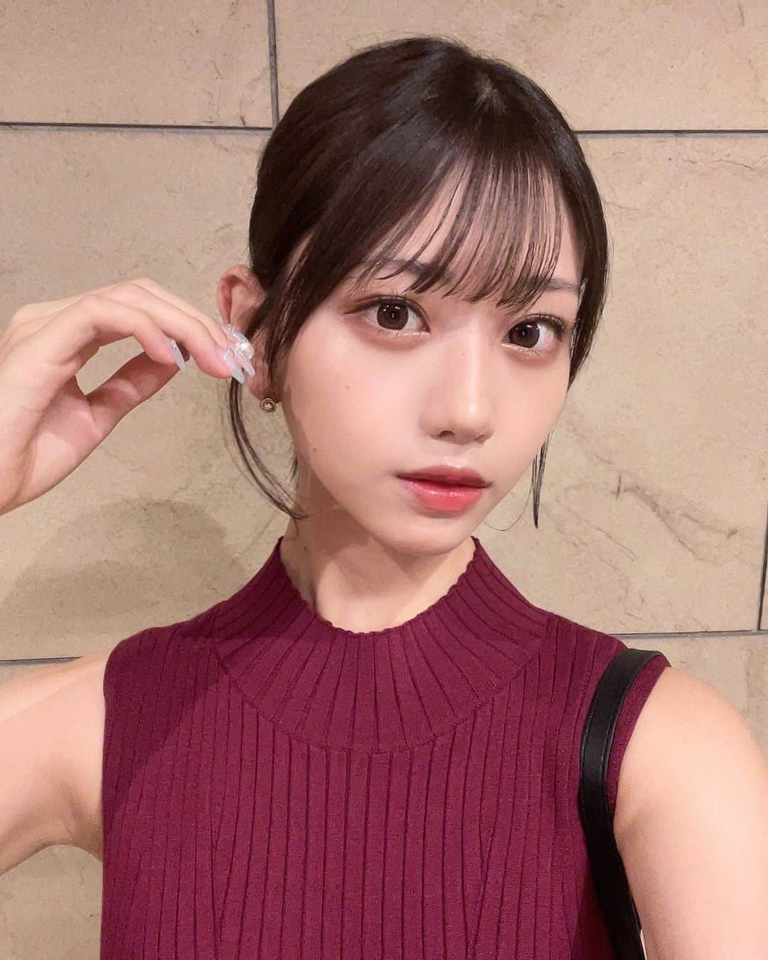 白石まゆみのインスタグラム：「この前小顔矯正行った後にハイフも行ってきました✊  3ヶ月に１回しかできない分、しっかり効果が継続されるからとてもお気に入り🫶顔のラインがシュッとすると顔も小さく見えるから最高なわけで、、撮影もいいのが撮れました☺︎︎︎︎ 次は相談させてもらったエラーズハイフにしようと思います♩  @haab_dream」