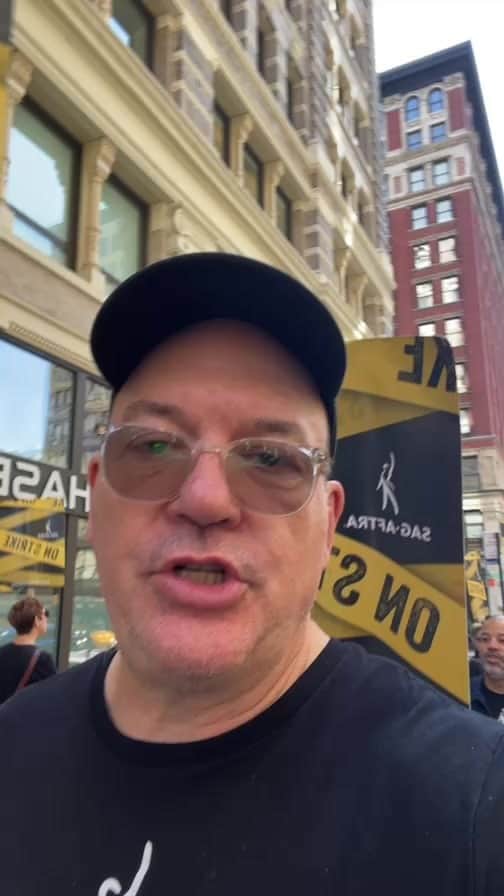 ジョン・キャロル・リンチのインスタグラム：「https://sagaftra.foundation/  https://entertainmentcommunity.org/  https://www.wgfoundation.org/」