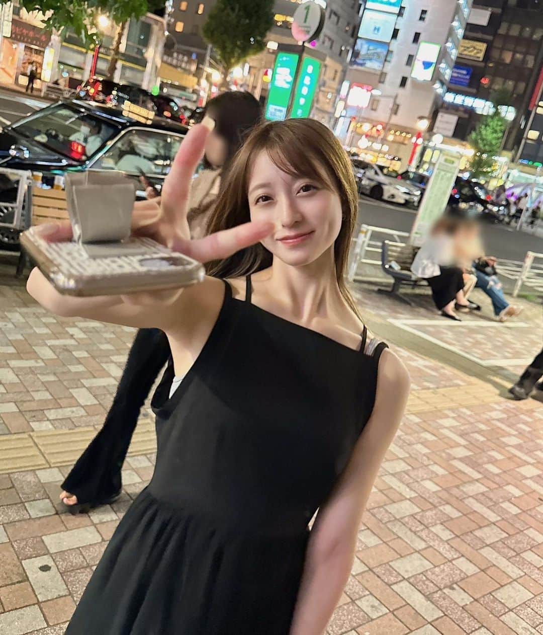 のインスタグラム：「・ ・  ✌️ 昼ラーメン夜焼肉  ・ ・」