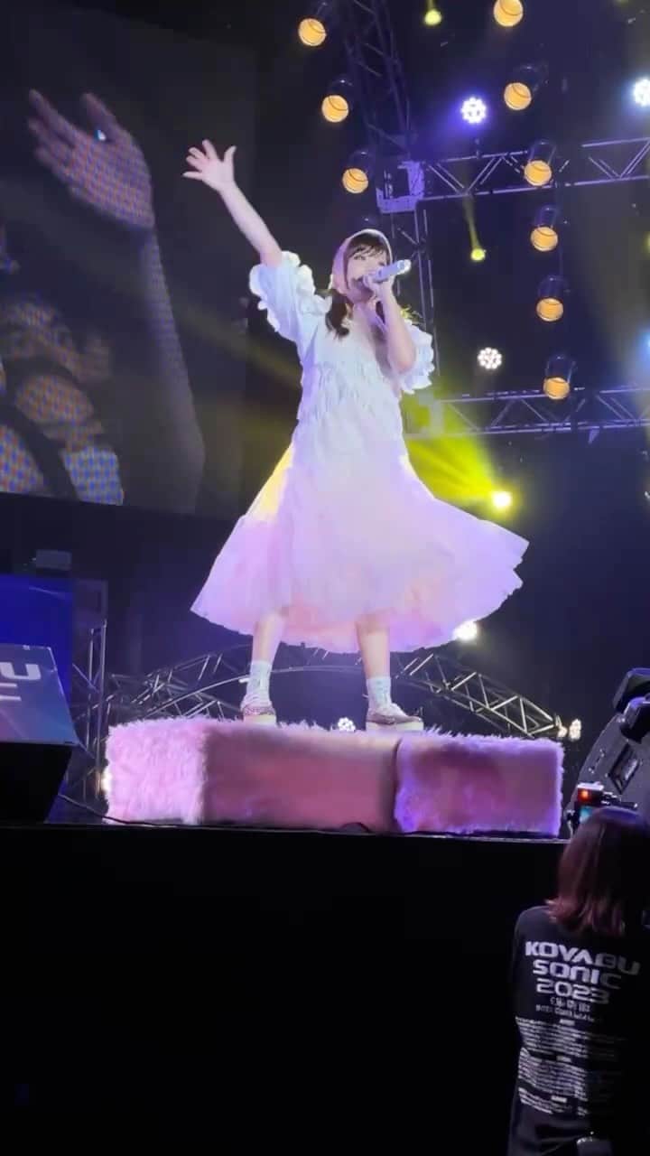 きゃりーぱみゅぱみゅのインスタグラム：「I Love You🤙🏻〜🤙🏻」
