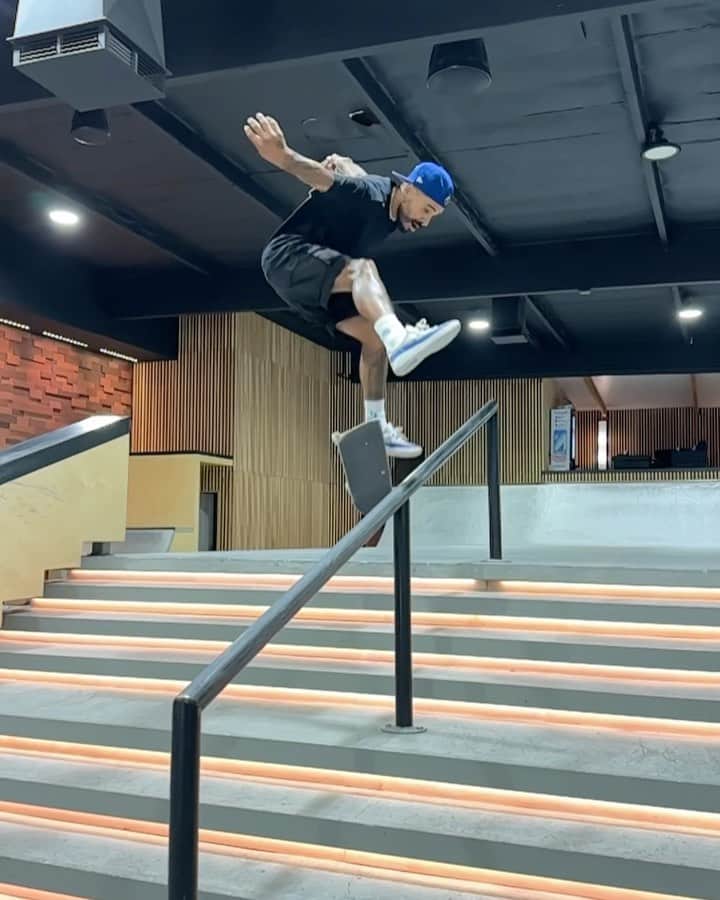 マニー・サンティアゴのインスタグラム：「Feels good to be back 🫨 🎥: @spanishmiketv」
