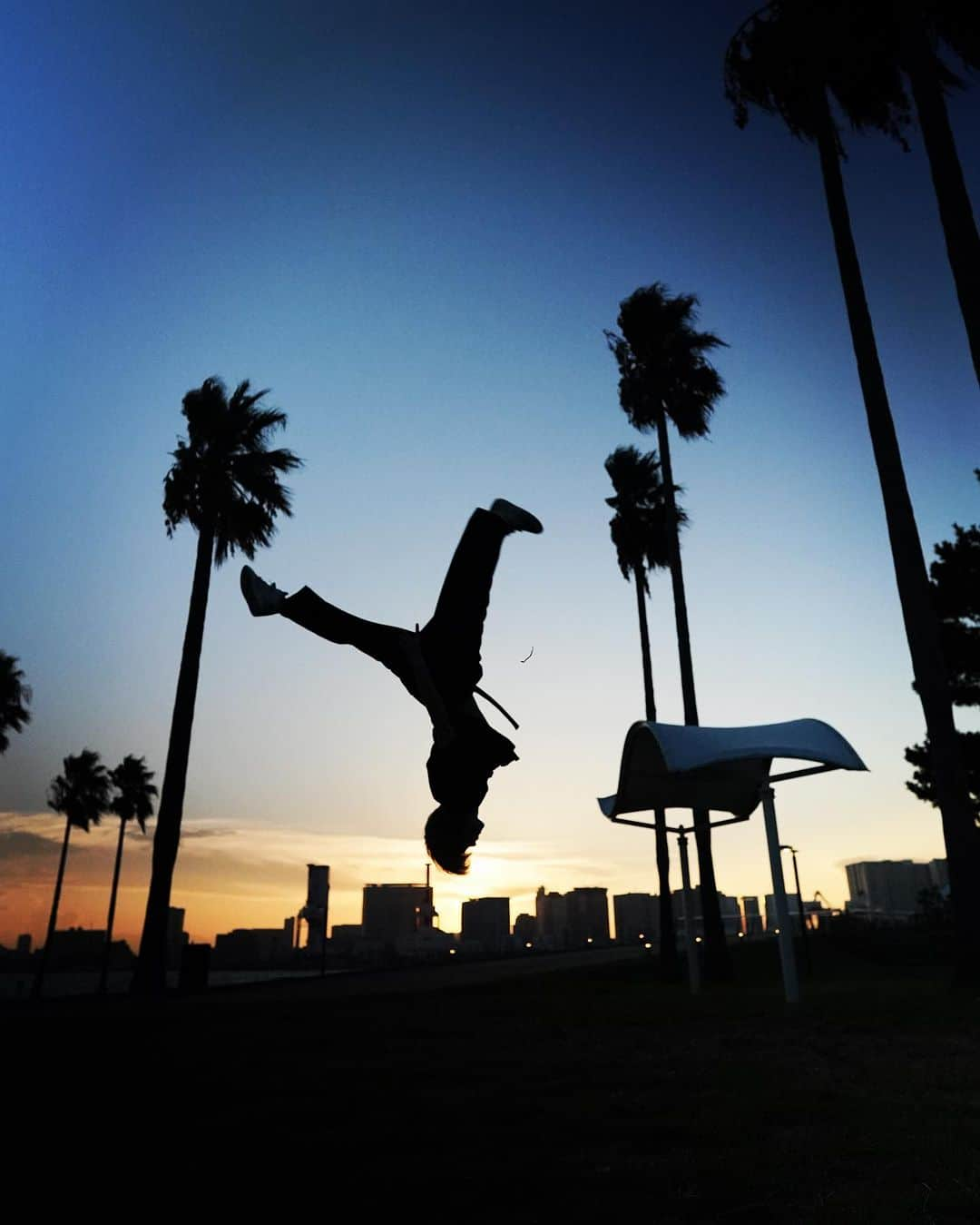 大舌恭平さんのインスタグラム写真 - (大舌恭平Instagram)「Emotional sunset.  📷 @dp_tomo0561   #flip #sunset #sky」9月19日 23時38分 - kyohei_ohshita