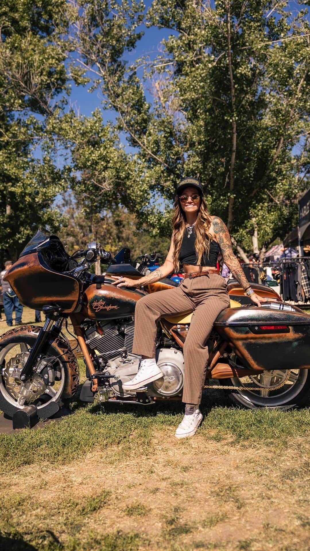 Harley-Davidsonのインスタグラム：「Artist @RaeRipple proves that building custom motorcycles isn’t for the faint of heart in our 2023 Born-Free Builder series. More episodes are coming soon, and you can check out her ‘23 Road Glide Special, “Fancy,” at @BornFreeShow Texas 2 in October.​  #HarleyDavidson #BornFreeShow #BornFreeTexas #BFTX2 #RoadGlideSpecial​」
