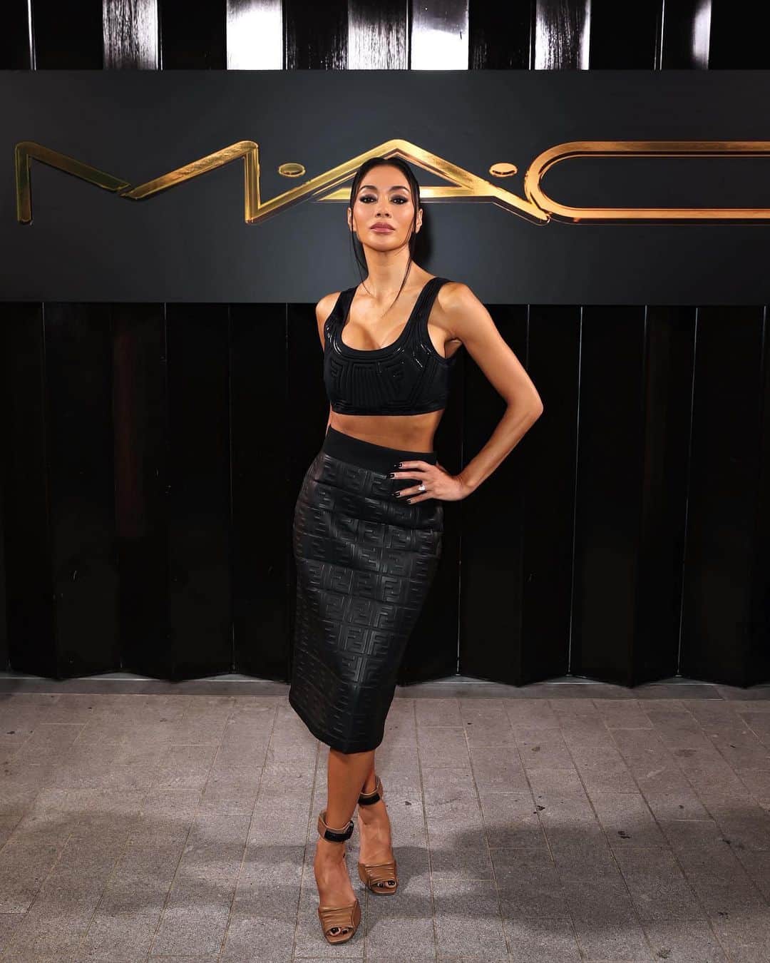 ニコール・シャージンガーのインスタグラム：「Thanks, it’s MAC 💋   @maccosmeticsuk  #BackstageWithMAC」