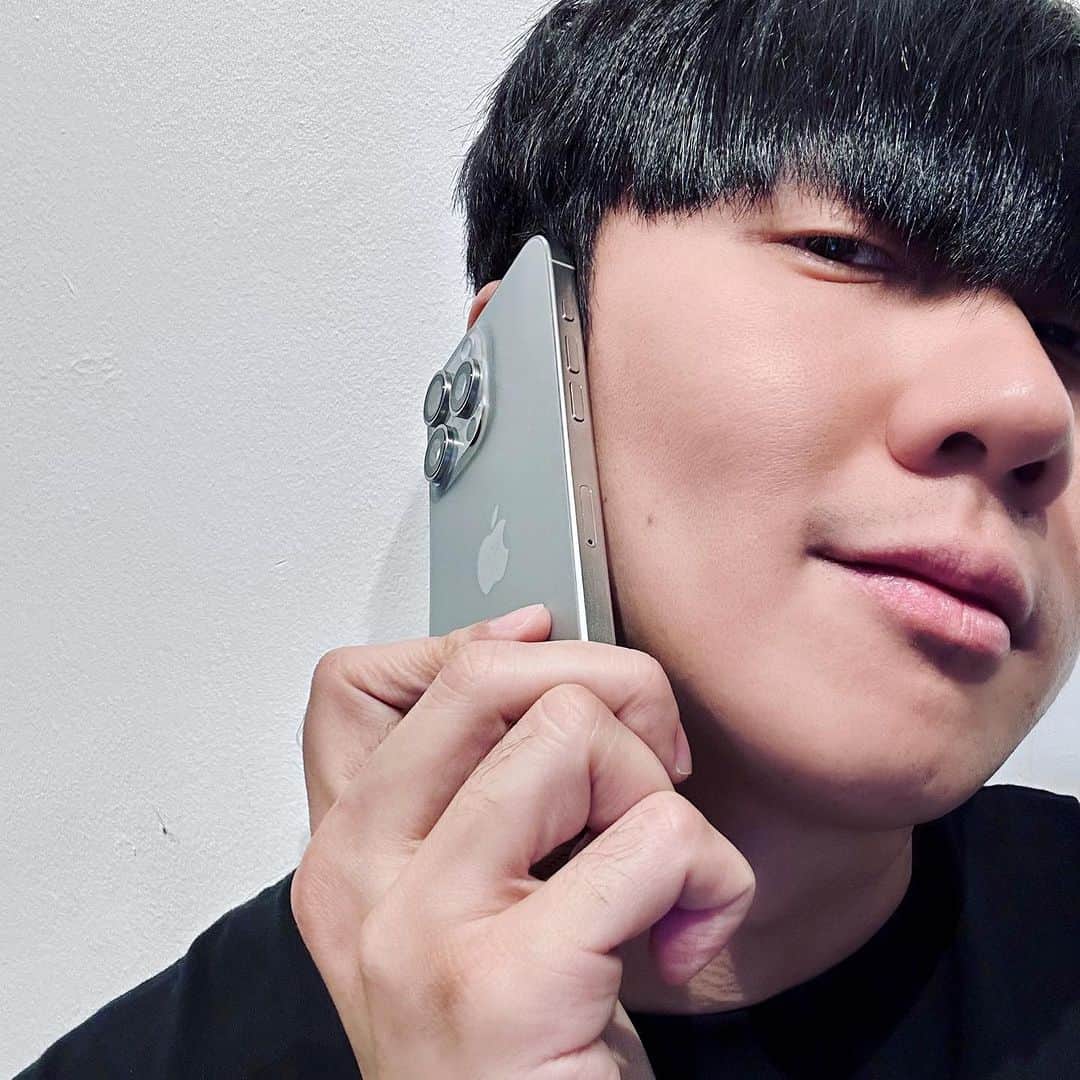 林俊傑のインスタグラム：「Lighter~ sleeker~ faster~  #iphone15promax」