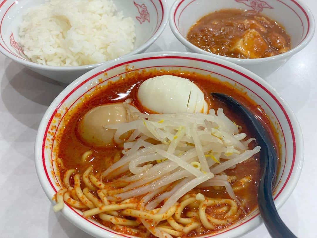 AYASAさんのインスタグラム写真 - (AYASAInstagram)「🍜🔥 〜消滅した赤を取り戻せキャンペーン中〜 赤の補充その③  こちらもやっぱり1年前の9月末の中本さん。 この日の北極さんは麺が主張激しめですね🧐 でもそれがまた美味しそう…。 ・ 🍜 #北極 #北極ラーメン  #すぺちょう (#スペシャル超硬麺 ) #レディースセット  ・ ・ #蒙古タンメン中本 #中本 #健康第一激辛党 #横列３つ赤いの揃えるの好き #みんなの赤いのへのコメント見るの楽しい #赤の補充が間に合ってない」9月19日 23時54分 - ayasa_doya