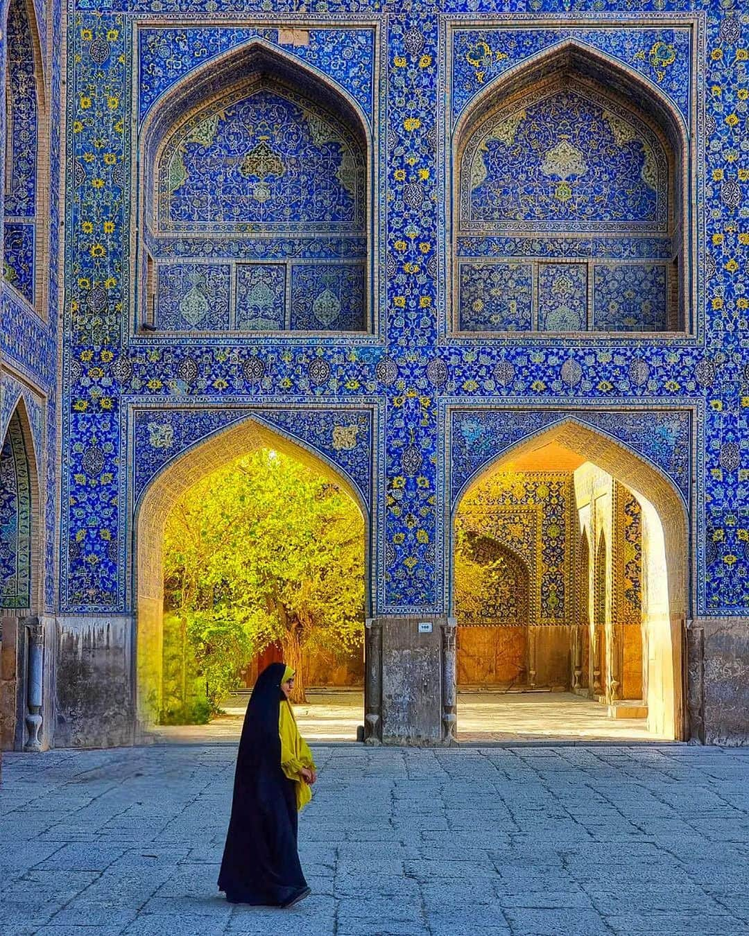 BEAUTIFUL DESTINATIONSさんのインスタグラム写真 - (BEAUTIFUL DESTINATIONSInstagram)「Feast your eyes on @juggernaut1's incredible photographs of the Shah Mosque in Isfahan, Iran. 😍  Built during the Safavid era under the rule of Shah Abbas the Safavid King, this intricately-designed mosque is considered one of the most important historical mosques in Isfahan and wonderfully displays Persian architecture in the Islamic era. 🇮🇷  📸 @juggernaut1 📍 Shah Mosque, Isfahan, Iran」9月20日 0時01分 - beautifuldestinations