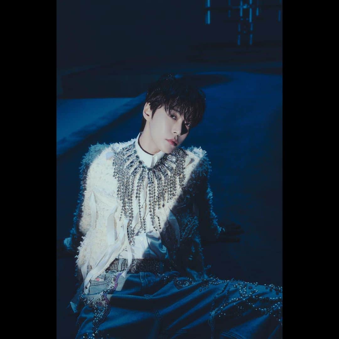SMエンターテインメントさんのインスタグラム写真 - (SMエンターテインメントInstagram)「‘Fact Check’ Chandelier ver. #MARK #DOYOUNG @onyourm__ark @do0_nct   【Fact Check - The 5th Album】 ➫ 2023.10.06 1PM (KST)  💿Pre-save&add NCT127.lnk.to/FactCheck  #NCT127 #FactCheck #不可思議 #NCT127_FactCheck @nct127 @nct  #NCT127_FactCheck_불가사의 #FactCheck_불가사의_不可思議」9月20日 0時04分 - smtown