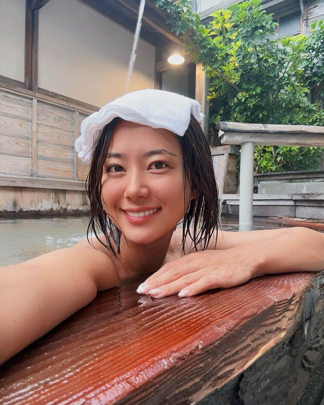 白波瀬海来のインスタグラム：「日本の古い歴史の温泉🇯🇵🗻♨️ 撮影でお邪魔したけど最高に気持ちよかった〜」