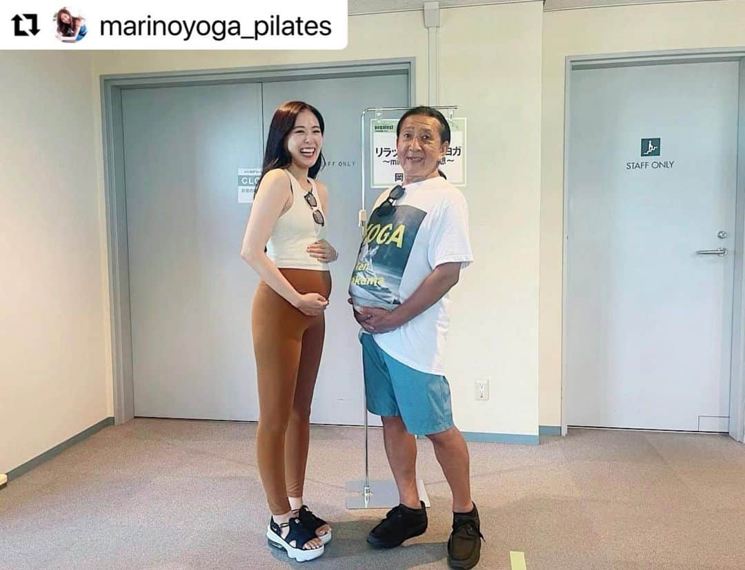 Ken Harakumaさんのインスタグラム写真 - (Ken HarakumaInstagram)「#Repost @marinoyoga_pilates with @use.repost ・・・ ㅤㅤㅤㅤㅤㅤㅤㅤㅤㅤㅤㅤㅤㅤㅤㅤㅤㅤㅤㅤㅤㅤㅤㅤㅤㅤㅤ ㅤㅤㅤㅤㅤ ㅤㅤㅤㅤㅤㅤㅤ#横浜 #パシフィコ横浜 #みなとみらい  ㅤㅤㅤㅤㅤㅤㅤㅤㅤㅤㅤㅤㅤㅤ#ヨガイベント #ヨガフェスタ #横浜ヨガフェスタ #ヨガ #マタニティ #ケン先生とマタニティ  ㅤㅤㅤ ㅤㅤㅤㅤㅤㅤㅤㅤㅤㅤㅤㅤㅤ ㅤㅤㅤㅤㅤㅤ 4年ぶりに開催されたBIGイベント横浜ヨガフェスタ🧘‍♀️ 光栄なことに今回、初登壇させて頂きました✨🌈✨ ㅤㅤㅤㅤㅤㅤㅤㅤㅤㅤㅤ ㅤㅤㅤㅤㅤㅤ 大盛り上がり＆広〜くて美しい会場でドキドキワクワクしながら、ケン先生に逢えて🫂まりのちゃん、そのパーカー貸して？と、まるめてスポッとお腹に🤰🏻笑 ㅤㅤㅤㅤㅤㅤㅤㅤㅤㅤ ㅤㅤㅤㅤㅤ お茶目で温かいケン先生のおかげで、レッスン前にホッと安心させてもらえて🙏🏻いつもチャレンジする機会を与えてくださって🙏🏻さらに記念すべきマタニティフォトまで撮れるなんて🤰🏻✨ 本当に、ケン先生には感謝いっぱいです！ いつも、ありがとうございます🤝🏻💕 ㅤㅤㅤㅤㅤㅤㅤㅤㅤㅤㅤ ㅤㅤㅤㅤㅤㅤ ヨガ大先輩ふみなさん、まりさんにも、レッスン前後でみれいちゃんにも逢えて嬉しかったです🧘‍♀️✨すかさず、シャッターチャンス📸もありがとうございました👼💕笑 ㅤㅤㅤㅤㅤㅤㅤㅤㅤㅤㅤㅤ ㅤㅤㅤㅤㅤㅤ ㅤㅤㅤ─────────────────  ☽琵琶湖⇔大阪(梅田)⇔東京出張  ────────────────── ㅤㅤㅤㅤㅤㅤㅤㅤ ㅤㅤㅤㅤㅤ ㅤㅤㅤ 【ヨガイベント】  ・11/4(土)お昼(滋賀・草津) また改めて、お知らせします🙇🏻‍♀️  【ピラティスパーソナル・ペアレッスン】  (9月)10月11月ご予約お受けしています🌾 公式LINE@marinoyoga 12月以降の数ヶ月間は他の先生方に担当頂きます🙏🏻 ㅤ ────────────────── ㅤㅤㅤㅤㅤㅤㅤㅤㅤㅤ ㅤㅤㅤㅤㅤㅤㅤ #マインドフルネス #ウェルビーイング  #ヨガ #オンラインヨガ #サップヨガ #ピラティス #マシンピラティス #リフォーマー #ヨガインストラクター #ピラティスインストラクター #サップヨガインストラクター #大阪ピラティス #梅田ピラティス #大阪 #梅田 #東梅田 #滋賀 #琵琶湖」9月20日 0時14分 - kenharakuma