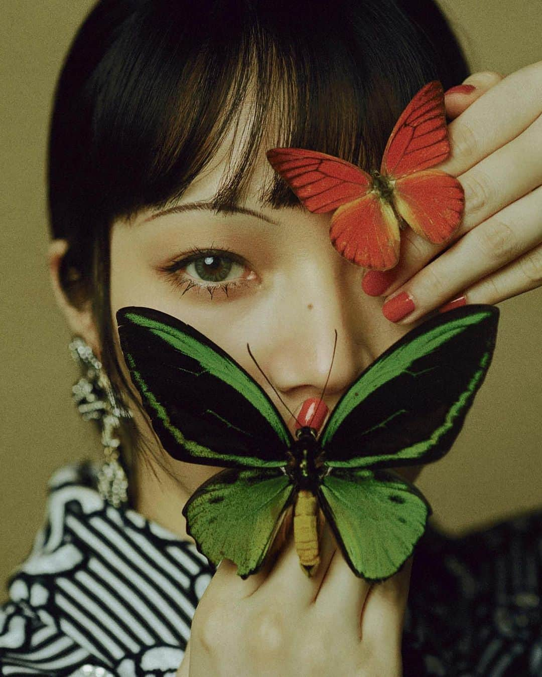 小松菜奈さんのインスタグラム写真 - (小松菜奈Instagram)「@harpersbazaarjapan  @chanelofficial 🦋」9月20日 0時15分 - konichan7