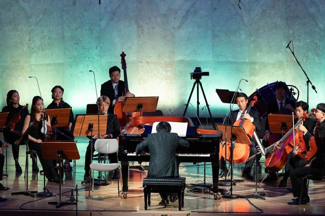 反田恭平のインスタグラム：「What a fantastic concert by the @japan_national_orchestra we were allowed to experience yesterday night at the Kursaal!   Led by founder and exceptional pianist @kyoheisorita the young and aspiring Orchestra thrilled the audience with fantastic interpretations of works by Pärt, Tschaikovski, and Shostakovich!  . . .  📸 @damianpertoll  ——————————————————————————— #sfm2023 #japannationalorchestra #kyoheisorita #japan #classicalmusic #pärt #shostakovich #tchaikovsky #meran #südtirol #music #orchestra #italy #piano #violinist #kursaalmeran #youth #aspiration」