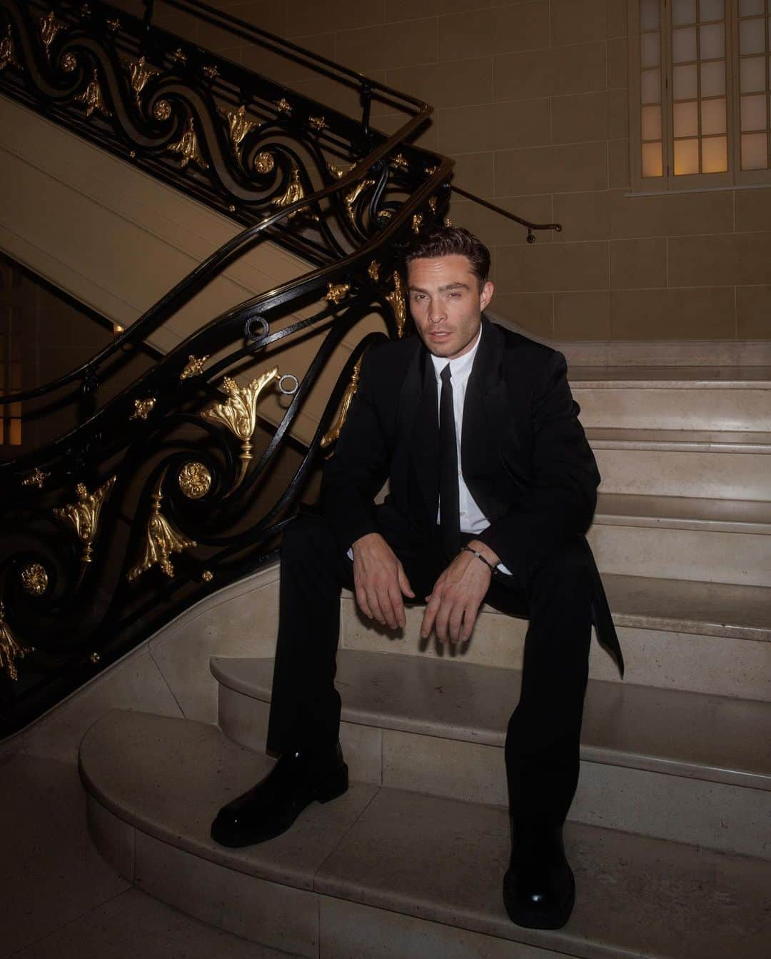 エド・ウェストウィックのインスタグラム：「Made it out from @hotelcaferoyal just in time for @theperfectmagazine LFW party. @maisonvalentino with the threads. @rebeccaspencer_photography with the 📸」