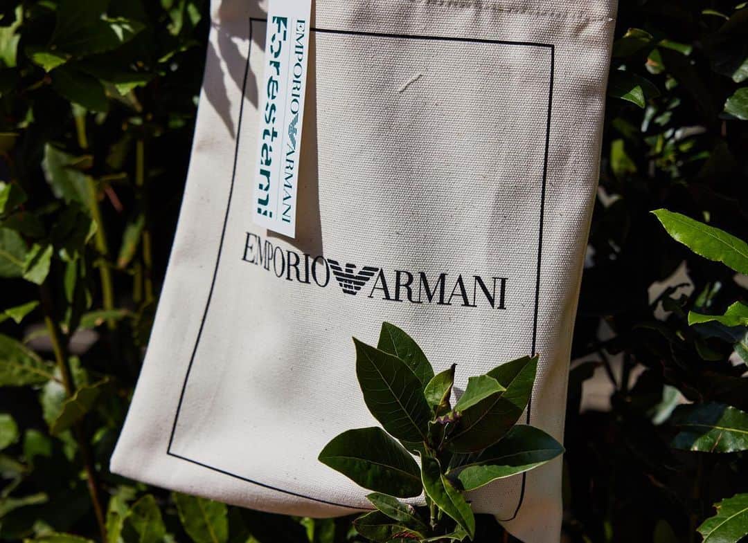 Armani Officialさんのインスタグラム写真 - (Armani OfficialInstagram)「Emporio Armani is moving around Milan to spread the word on the project realized together with Forestami and to raise awareness on the importance of a greener world.  Go pick up your special kit which includes a tote bag and a plant seed in the following locations:   19/09  from 15:00 to 17:00– Emporio Armani/ Manzoni 31 20/09 from 15:00 to 17:00 – Darsena 21/09 from 15:00 to 19:00 – Largo delle Culture, Via Bergognone 22/09 from 15:00 to 17:00 – Darsena 23/09 from 15:00 to 17:00– Emporio Armani/ Manzoni 31 24/09  from 15:00 to 17:00– Emporio Armani/ Manzoni 31  @foresta_mi」9月20日 0時46分 - emporioarmani