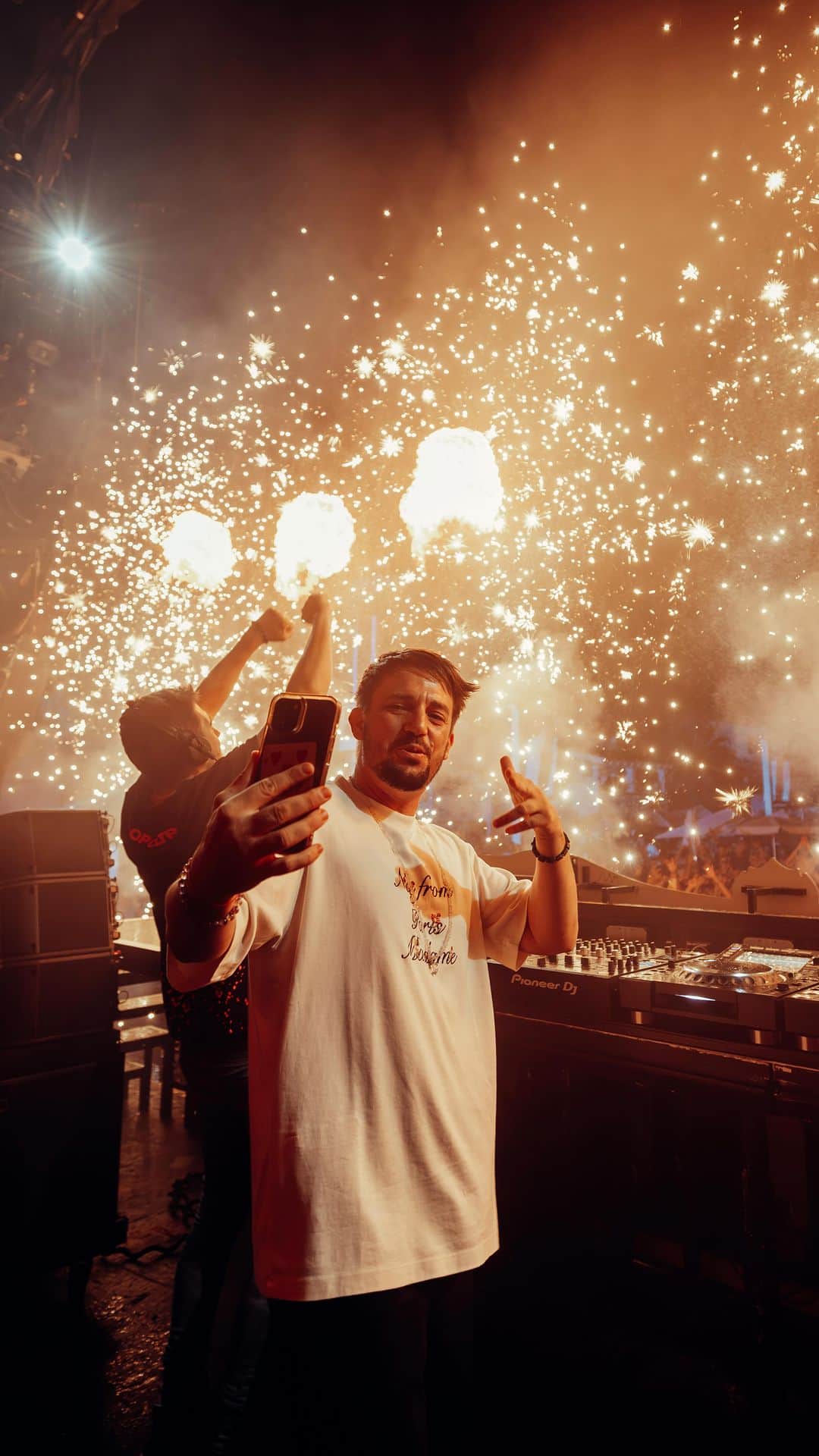 Dimitri Vegas & Like Mikeのインスタグラム：「Ibiza, we can’t wait to be back tomorrow - last week was a movie 🎥🔥」