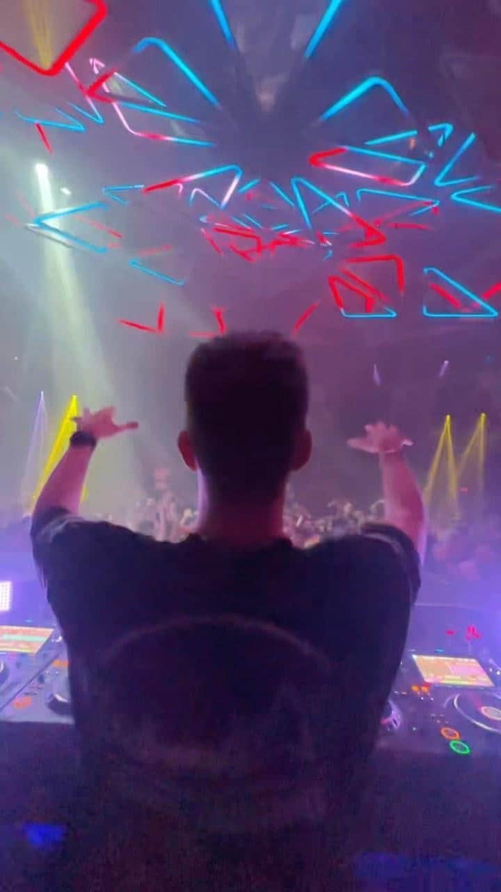 ニッキー・ロメロのインスタグラム：「new music in one of the most iconic clubs in the world 👀 #desire」
