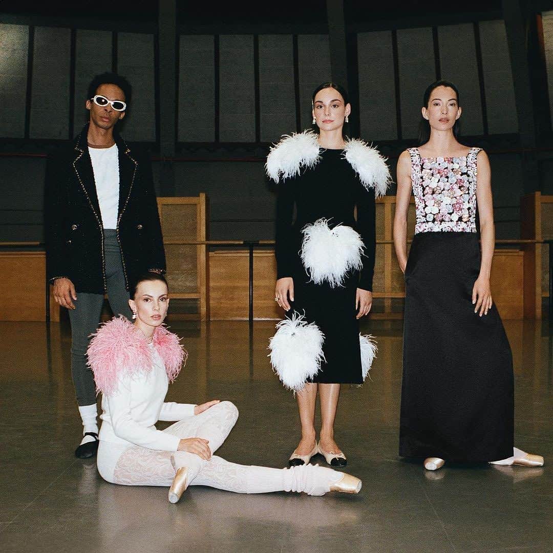 オニール八菜のインスタグラム：「@balletoperadeparis X @balletoperadeparis 🤍   For @i_d …   Photography @pablo.saez⁠ Senior Fashion Editor @dfsablon⁠ Hair @tietoyama ⁠ Make Up @damien.chauvin and @nicolas_amedeo ; Maquillage CHANEL avec la ligne N°1 DE CHANEL et le rouge à lèvres 31 LE ROUGE.⁠ Nails @sally_derbali ⁠ Fashion Assistant @claraviano⁠ Hair Assistant – @yuihirohata ⁠ Make-Up Assistant – Nails Assistant Mia Radford ⁠ Associate Creative Director @adlerose ⁠ Senior Producer @laurenaomie ⁠ Senior Account Director @tanyacahmed_official⁠ Producer @zoe_arich⁠ Assistant Producers @julia.marroni and Germain Cesena⁠ Dancers @hannah87oneill @bleuenn_battistoni  @isaaclopesgomes @camille__bon ⁠」