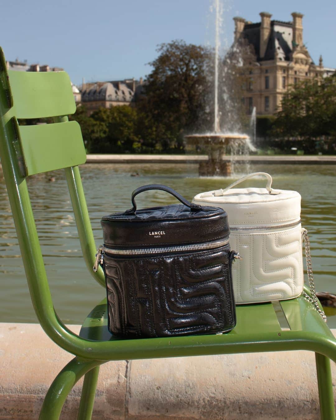 ランセルのインスタグラム：「If you were to head off on an escapade with our Midi-Minuit vanity, where would you go?  #LancelParis #FW23 #LancelTwist #MidiMinuitByLancel」