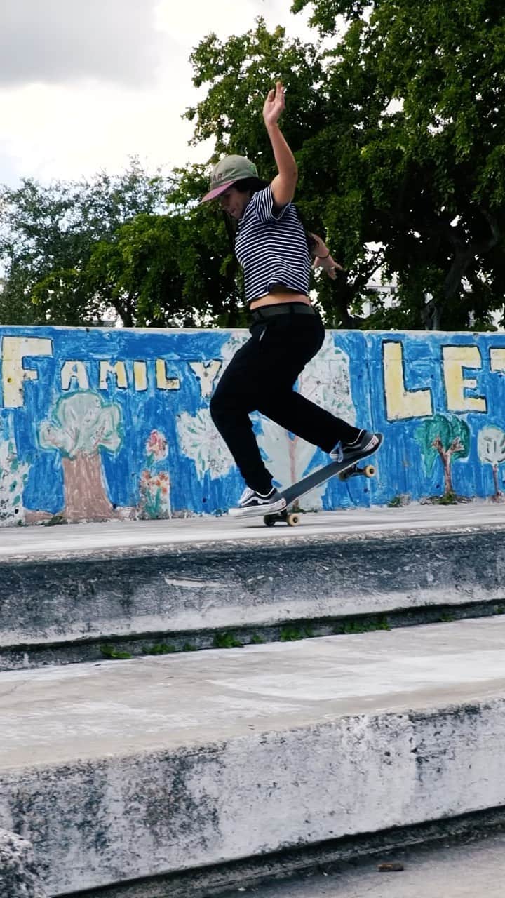 のインスタグラム：「There’s no place like home 🤌 @Fabiana_Delfino   📺 Watch Fabiana destroy some of her favorite childhood skate spots in ‘SWAMP WEEK.’ Playing now on the Monster Energy YouTube channel. Link in bio.   #MonsterEnergy #Skate #Skateboard #Florida」