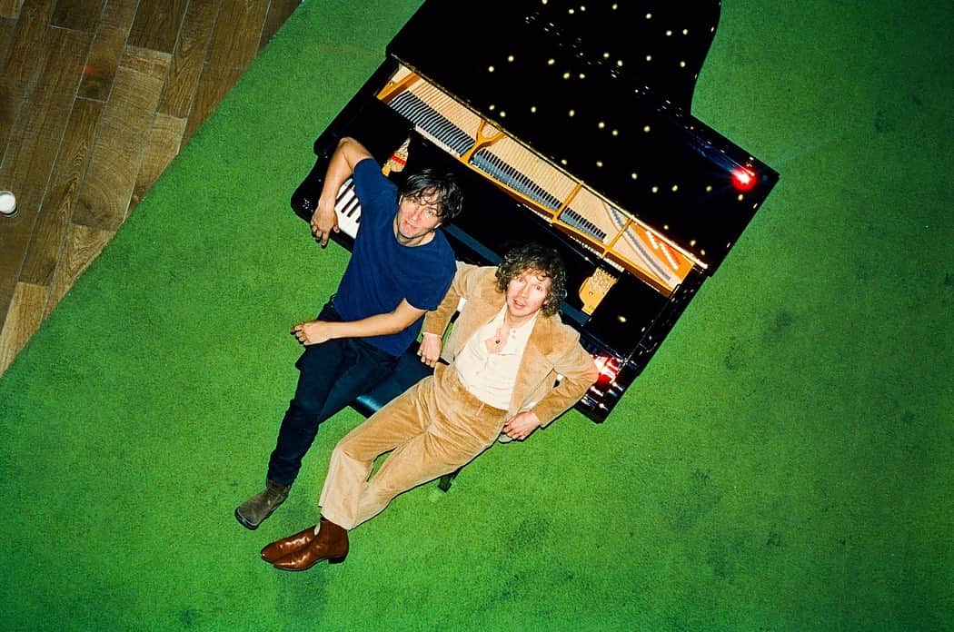 フェニックスのインスタグラム：「Well that was FUN! Let’s do it again sometime!  Here are a few pics from the Summer Odyssey tour  #Beck #JapaneseBreakfast #JennyLewis #WeyesBlood #SirChloe   📸 @poonehghana」