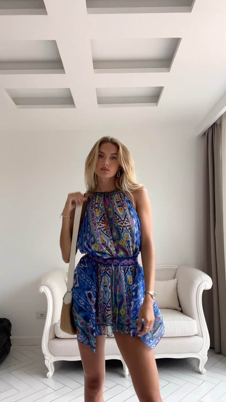 アリカ・シュミットのインスタグラム：「What I wore in Italy 🤍  #vacation #offseason」