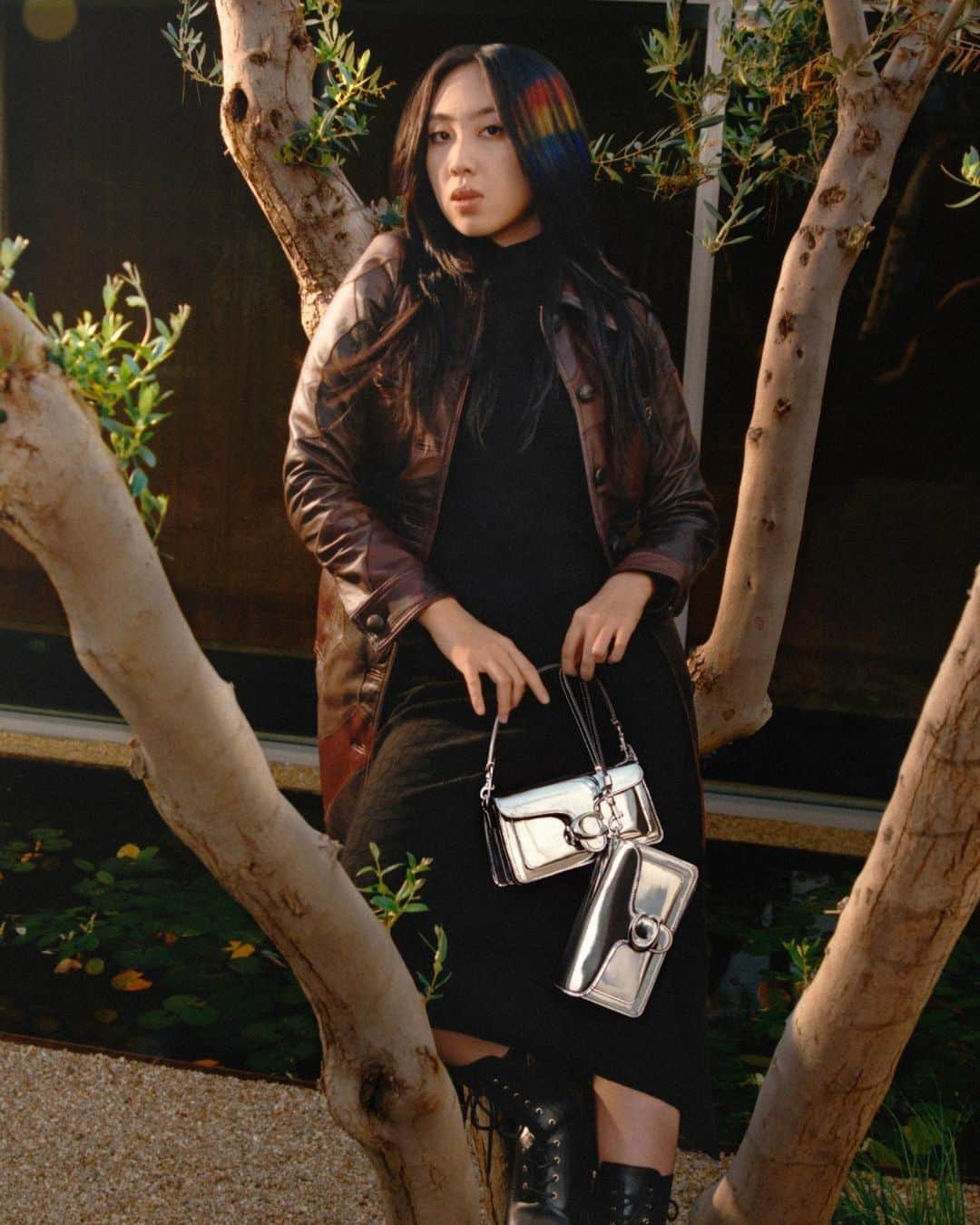 コーチのインスタグラム：「Something for #YoungjiLee to reflect on: how to let herself shine every day. Something for her to reflect in: her mirror metallic Tabbys. 🪞  #WearYourShine. Our Fall 2023 story is a call to resist your inner critic and show your most confident self.  Photographer: @joshuawoods Stylist: @gabriellak_j Production design: Christian Stone Hair: @owengould Makeup: @hollysilius Nails: @ronnajones  #CourageToBeReal #CoachNY」