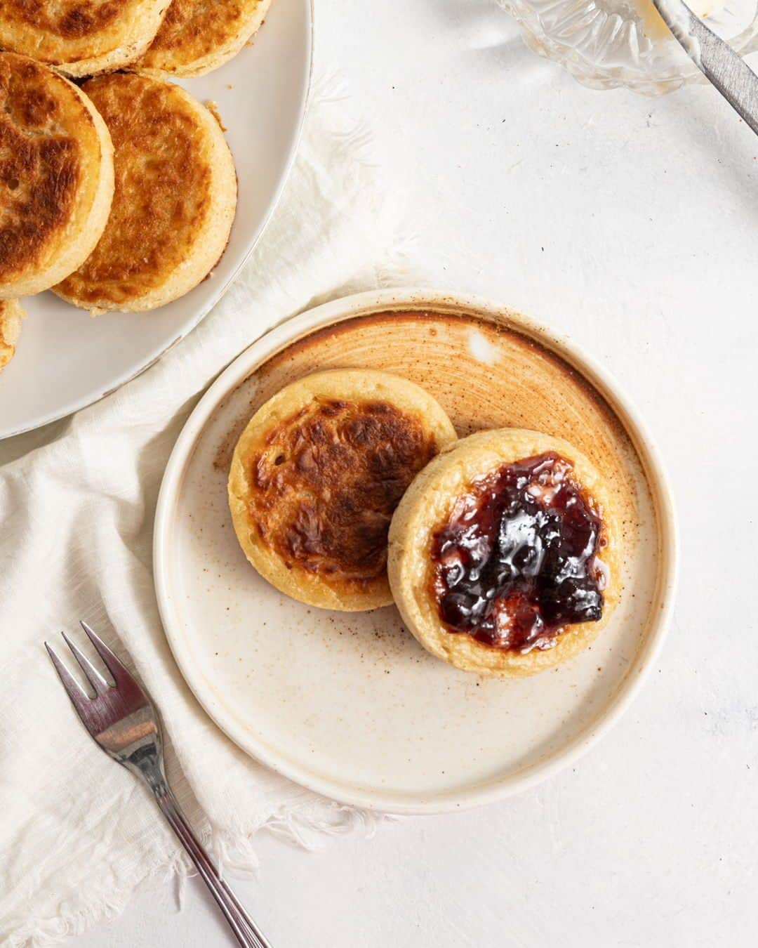 Food Republicさんのインスタグラム写真 - (Food RepublicInstagram)「Classic English Crumpets Recipe  Having yourself an afternoon tea party? You can't go without some crispy-on-the-outside, fluffy-on-the-inside crumpets.  Recipe developed in collaboration with @crumblesofhealth.  Prep time: 40 minutes  Cook time: 30 minutes   Servings: 16 servings  Ingredients: - 1 cup lukewarm water - 1 teaspoon sugar - 2 ¼ teaspoons active dry yeast - 2 cups all-purpose flour - 1 teaspoon salt - 1 cup warm milk - ½ teaspoon baking soda - 2 tablespoons butter, or as needed to grease the pan  Directions: 1. Combine the warm water, sugar, and yeast in a bowl. Let the yeast activate for about 10 minutes until foamy.  2. In another bowl, whisk the flour, salt, milk, baking soda, and activated yeast until a smooth batter forms. Let this mixture rest for 30 minutes.  3. Preheat a skillet with a bit of butter on medium heat.  4. Place one 3- to 4-inch diameter crumpet ring (or as many rings as you have) in the pan.  5. Using a ladle, pour some batter into each ring, leaving space for the crumpets to rise. Cook the crumpets for 3-4 minutes on the first side, or until the edges begin to brown and small holes appear on the surface.  6. Remove the rings and flip the crumpets on the other side. Cook for 30-40 seconds, or until the bottom is golden brown.  7. Serve the crumpets warm with your choice of toppings, such as butter, jam, honey, or cream cheese.  -  #easybreakfast #breakfastinspo #breakfastrecipe #breakfastidea #breakfeastideas #breakfastinbed #breakfasttime #breakfastrecipes #healthybreakfFast #breakfastrun #breakfastfood #breakfastofchampions #breakfastforchampions #breakfasting #breakfastisserved #breakfastonthego #breakfastforlunch #breakfastathome #breakfasttoday #breakfastallday #breakfastparty  #breakfastfortwo #breakfastdate #breakfastporn」9月20日 1時54分 - foodrepublic