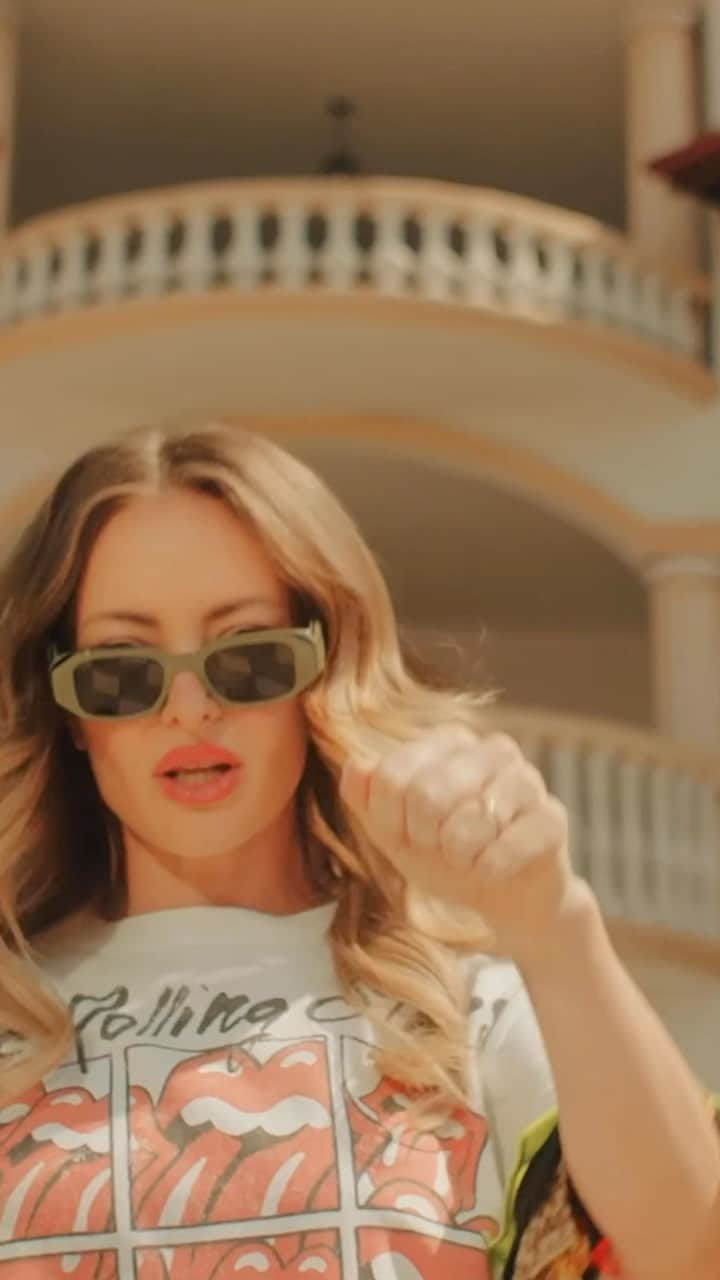 Delia Matacheのインスタグラム：「Miami Out Now Link in bio ⬆️」