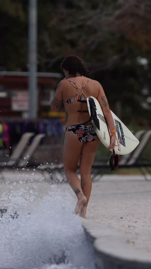 ジョーディン・バラットのインスタグラム：「fun times at @wacosurf_tx last week! 🎥 @iambradjacobson」