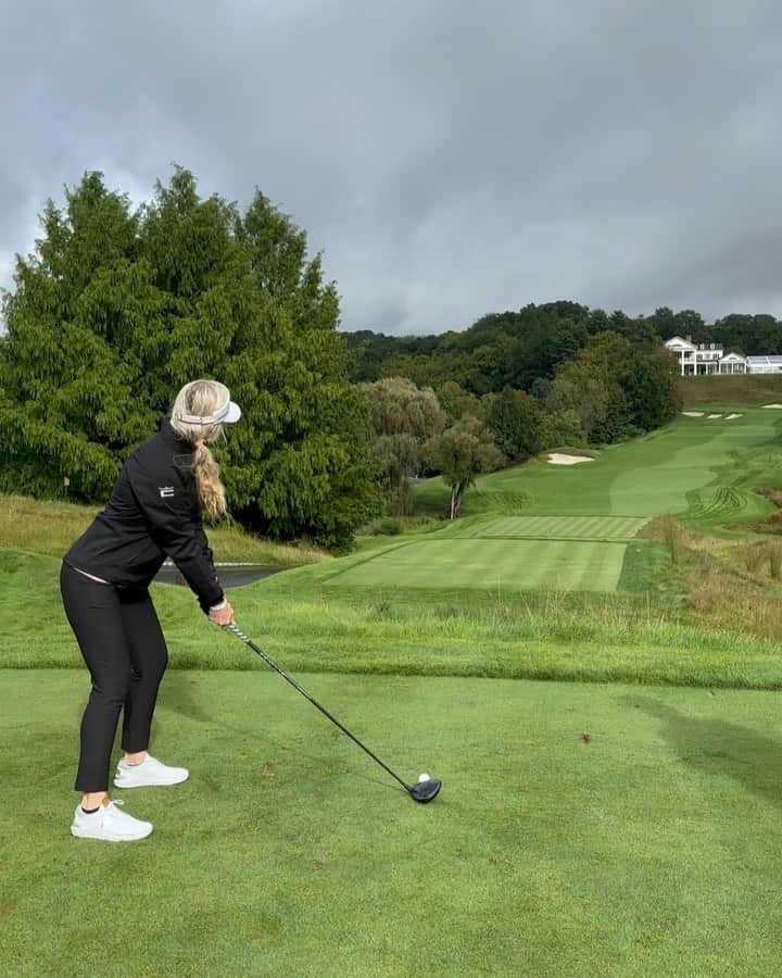 ブレア・オニールのインスタグラム：「Had the opportunity to play another round yesterday with the one & only @gary.player ⛳️⭐️ Man can he hit it!  Love watching him play and our chats about the game of golf!  @berenberggolf  #blaironealgolf #aerojet」