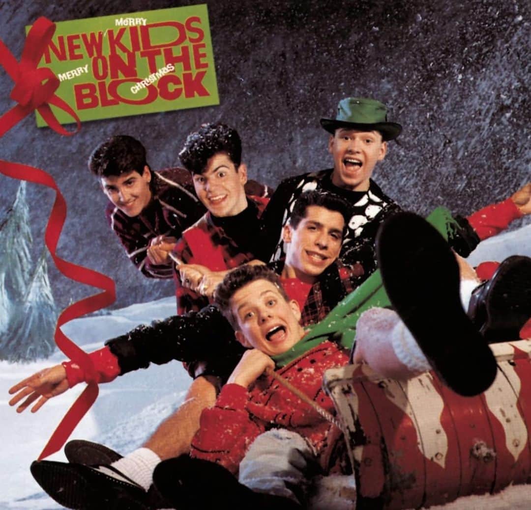 ニュー・キッズ・オン・ザ・ブロックのインスタグラム：「Get your hot cocoa and mistletoe because we’re getting into the holiday spirit! Today, we’re celebrating 34 years of our album ‘Merry, Merry Christmas!’ 🎅」