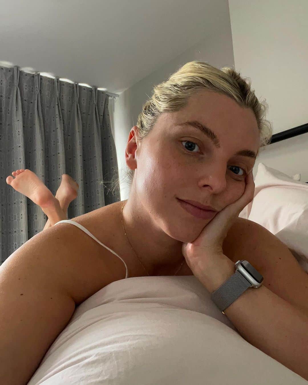 Estée Lalondeのインスタグラム：「I’ve been using the @naturalcycles birth control app in the background for a while now and I was so excited to learn that it now integrates with Apple Watch – it’s one less thing I have to do in the morning (the watch syncs my temperature data automatically!)  We’re all different, but I’ve loved my experience with cycle tracking since coming off the pill a few years ago. If you'd like to read up on NC° or give it a try, go to Naturalcycles.app/Estee and use my code ‘ESTEE’ for 20% off your annual subscription. AD  Natural Cycles is for 18+ and does not protect against STIs.」