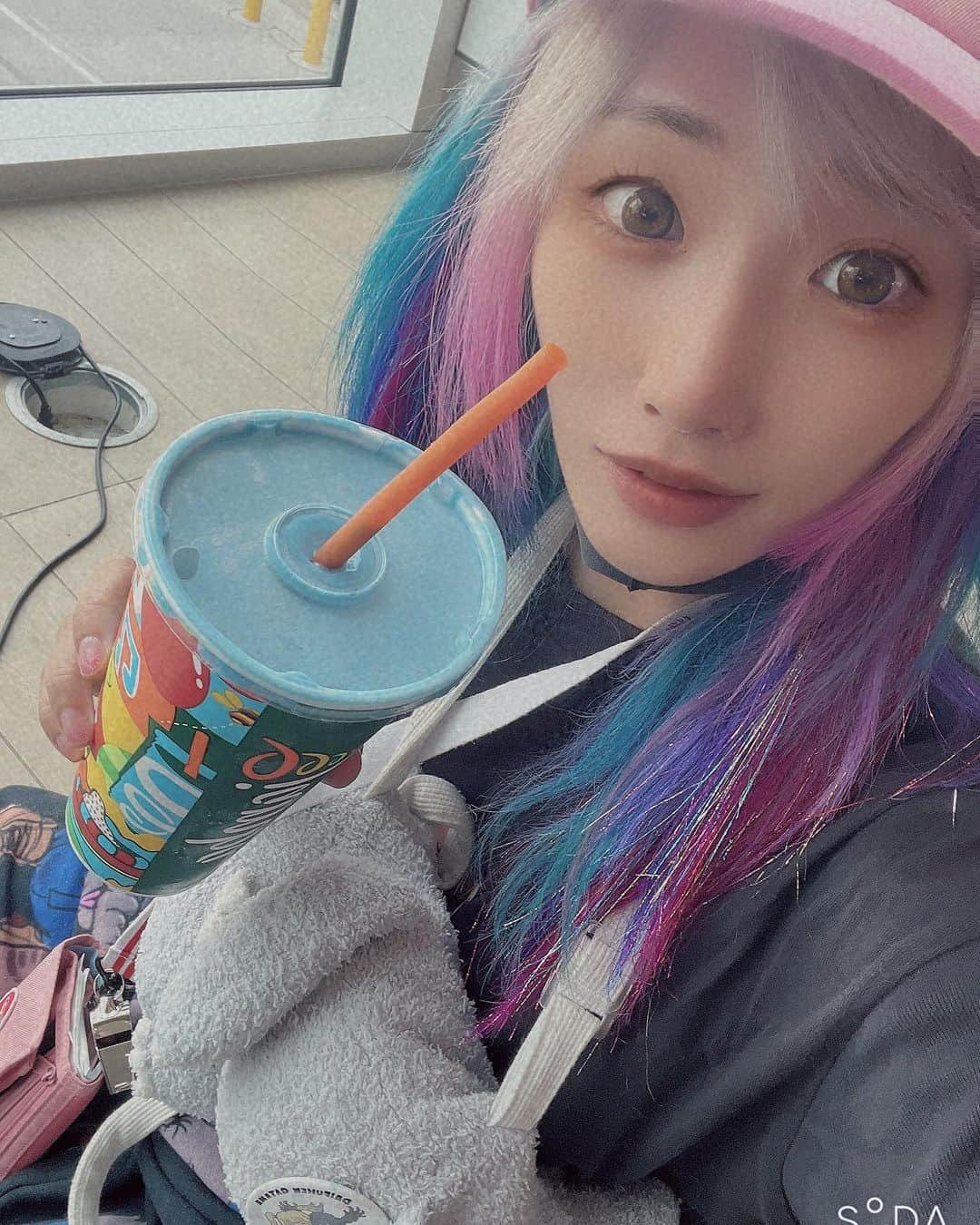 卯渚さやかのインスタグラム：「Arrived in Los Angeles!  Drink a blue drink 🦖🔥 #losgyangeles #sukeban #histuma_bushi」