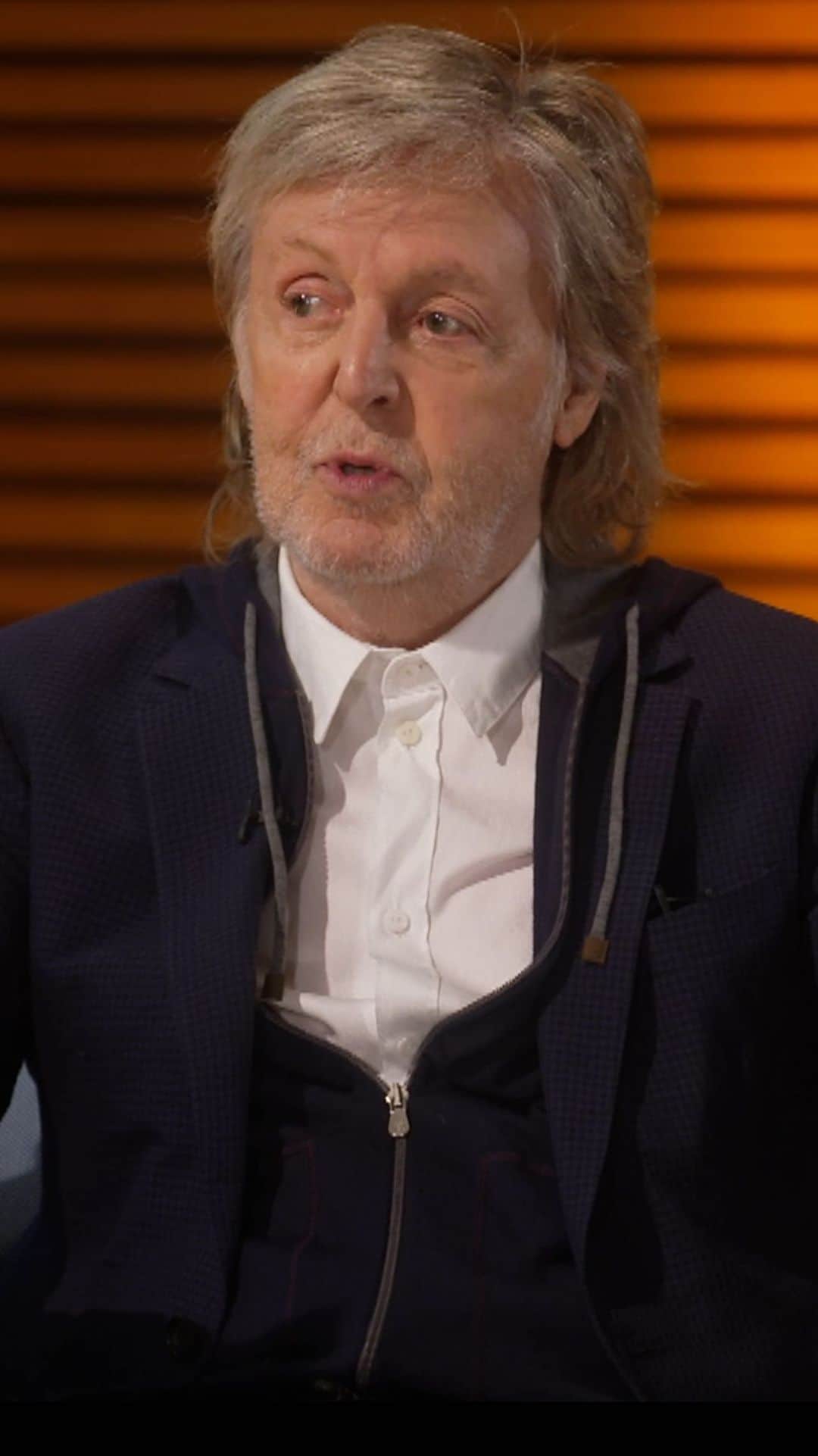 のインスタグラム：「‘Paul McCartney Photographs 1963-64: Eyes of the Storm’ is entering its final weeks at the @nationalportraitgallery!   Watch Paul’s conversation with @stanleytucci on demand until 1st October via the Gallery’s website (or via the link in bio) 📸」