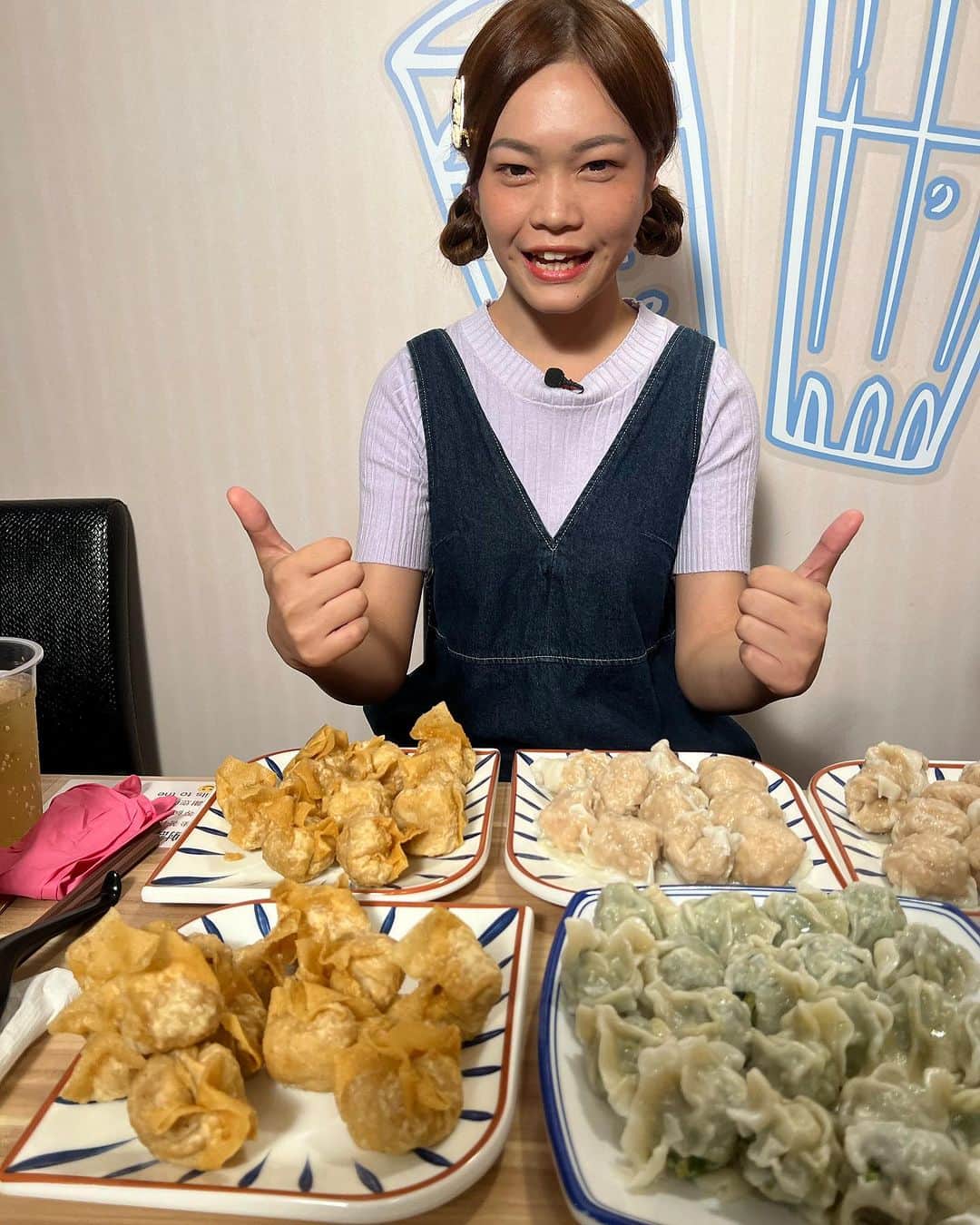 ライナ・ホワンさんのインスタグラム写真 - (ライナ・ホワンInstagram)「Taking on an undefeated dumpling 🥟 challenge with @xiaohui_foodie @zermattneo was a legendary day 🥰   Watch my video here —> https://youtu.be/NWpKoZwrTCg?si=ljVuSYO6PGRS95yK」9月20日 2時43分 - rainaiscrazy