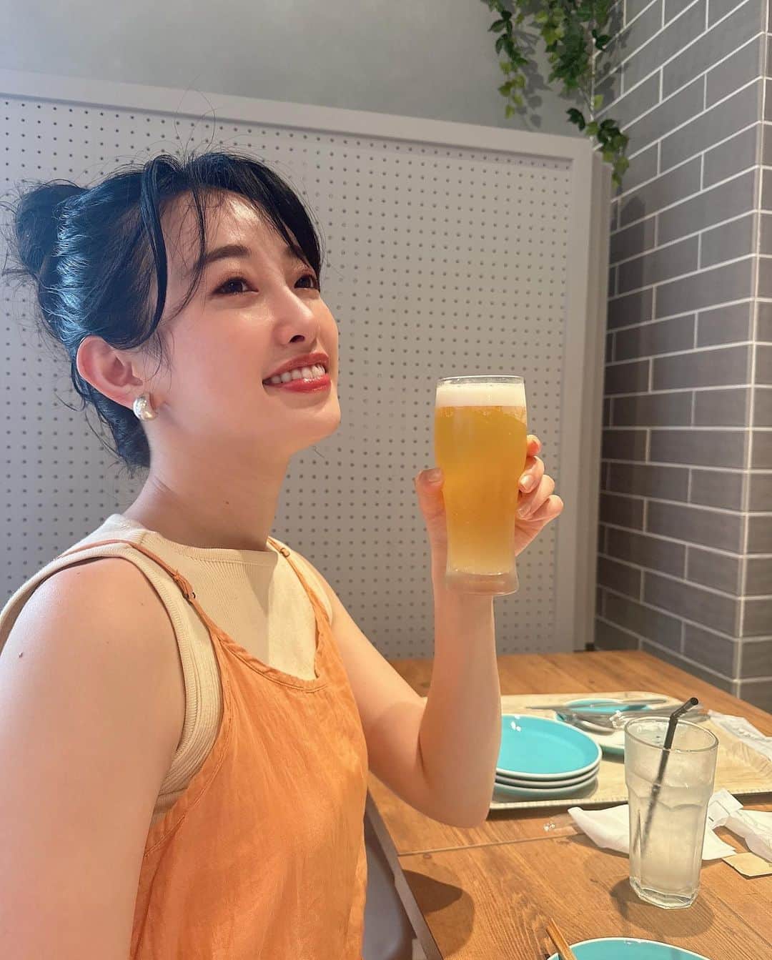 高野桃子さんのインスタグラム写真 - (高野桃子Instagram)「体質変わってそこまでお酒飲めなくなりましたけど、そのかわりビールの美味しさ最近よーくわかるようになりました！駆けつけ一杯のチビ生  でもやっぱりストロー🥤で飲むソフトドリンクが好き笑」9月20日 2時44分 - takano_sd