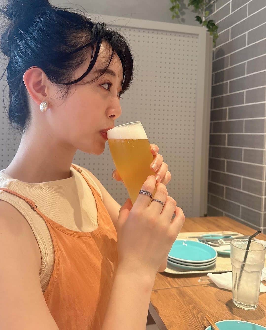 高野桃子さんのインスタグラム写真 - (高野桃子Instagram)「体質変わってそこまでお酒飲めなくなりましたけど、そのかわりビールの美味しさ最近よーくわかるようになりました！駆けつけ一杯のチビ生  でもやっぱりストロー🥤で飲むソフトドリンクが好き笑」9月20日 2時44分 - takano_sd