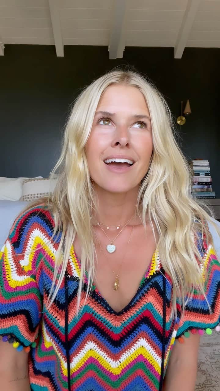 サラ・ライトのインスタグラム：「With my first two babies one of my biggest challenges was getting enough nutrition. I had trouble with my iron. I felt depleted and run down during my breastfeeding journey.  During my last pregnancy with Winter so many of my friend’s were talking about this company @needed. I attended a birth event and had the chance to chat with the founders and was blown away by the brand.   Needed is the number 1 recommended prenatal vitamin by thousands of practitioners, from OBGYNs to midwives to nutritionists. Created by mothers and trained nutritionists, Needed offers support for every stage of motherhood from Egg Quality when you are TTC and Lactation Support for breastfeeding mamas. There are so many supplements out there but most prenatal vitamins are designed to meet your bare minimum needs and leave out key nutrients in optimal doses and bioavailable forms. If you are looking for any support from prenatal, hydration, to collagen, to egg quality or a boost during your postpartum period check out needed at thisisneeded.com (link will be in my bio) and use code MOTHERDAZE for 20% off your first month of radically better perinatal supplements. #ad #themotherdazepodcast」