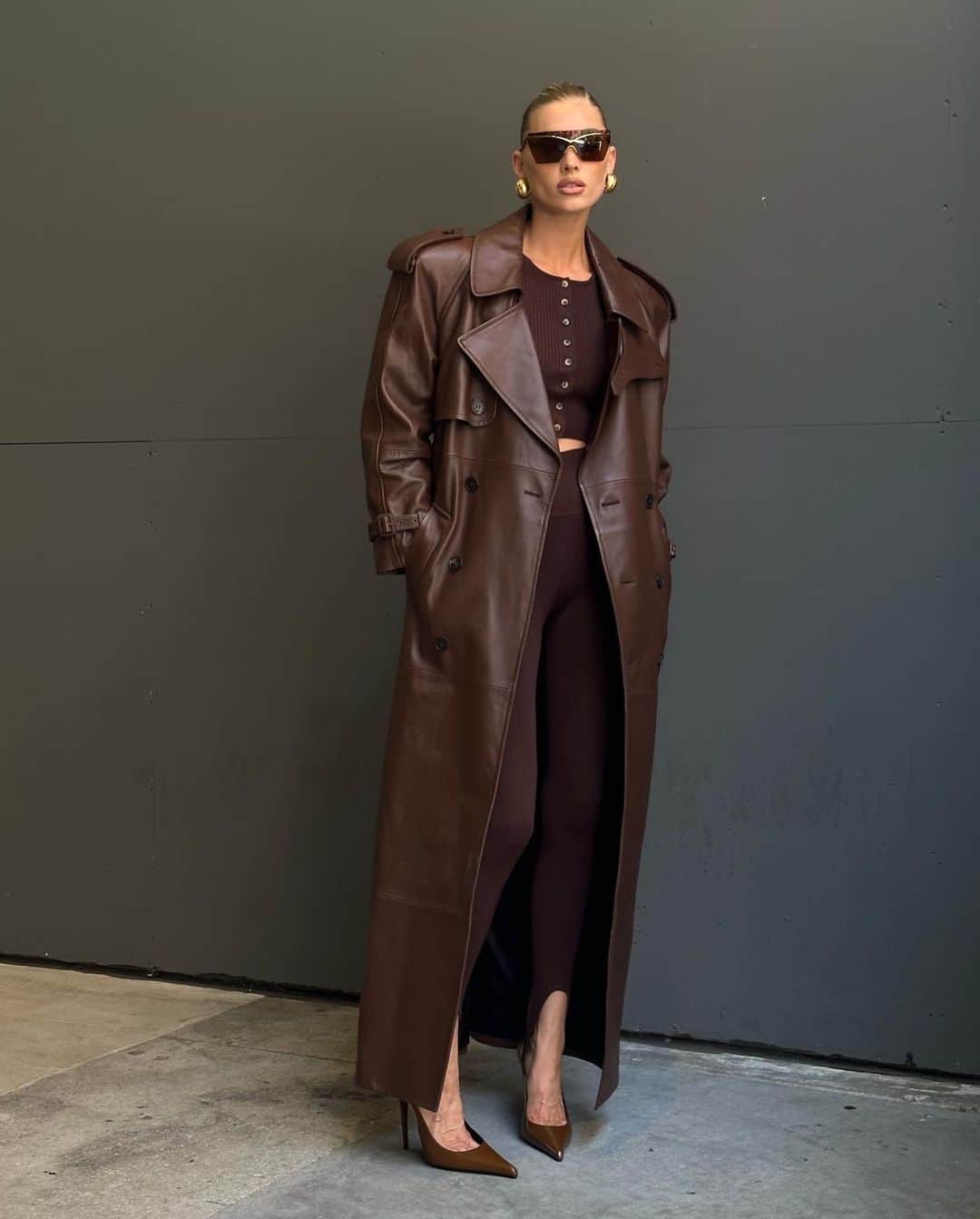 エルザ・ホスクのインスタグラム：「This fit🤎 @helsastudio knits + @ysl coat」