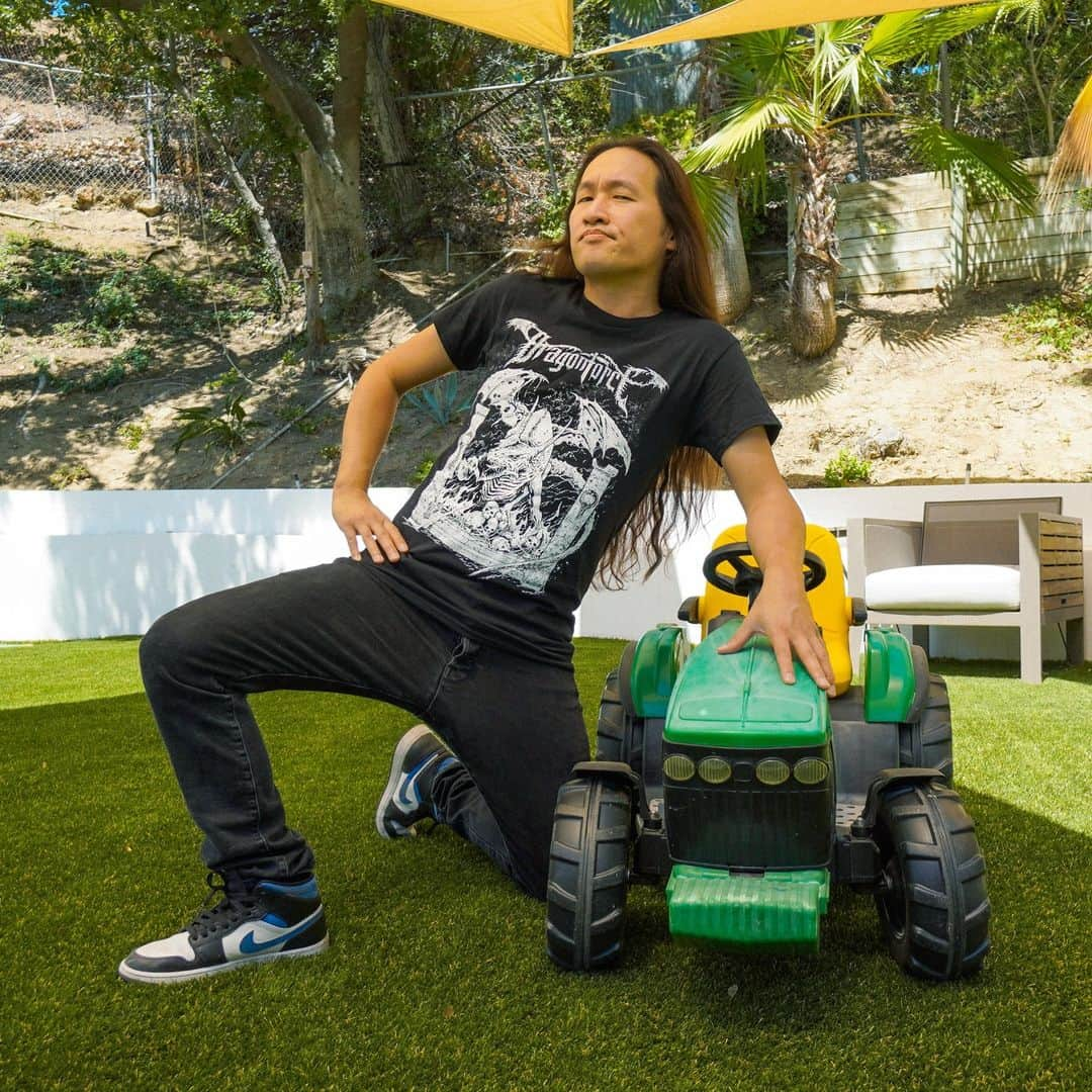 ハーマン・リさんのインスタグラム写真 - (ハーマン・リInstagram)「One of my personal favorite @dragonforcehq merch designs is the Death Dragon tee (designed by @riddickart). When I use a tiny tractor, I still look super cool 🚜   Grab the Death Dragon shirt in long or short sleeve at our USA Amazon store, link in bio 🐉   #dragonforce #merch #amazonfinds」9月20日 3時25分 - hermanli