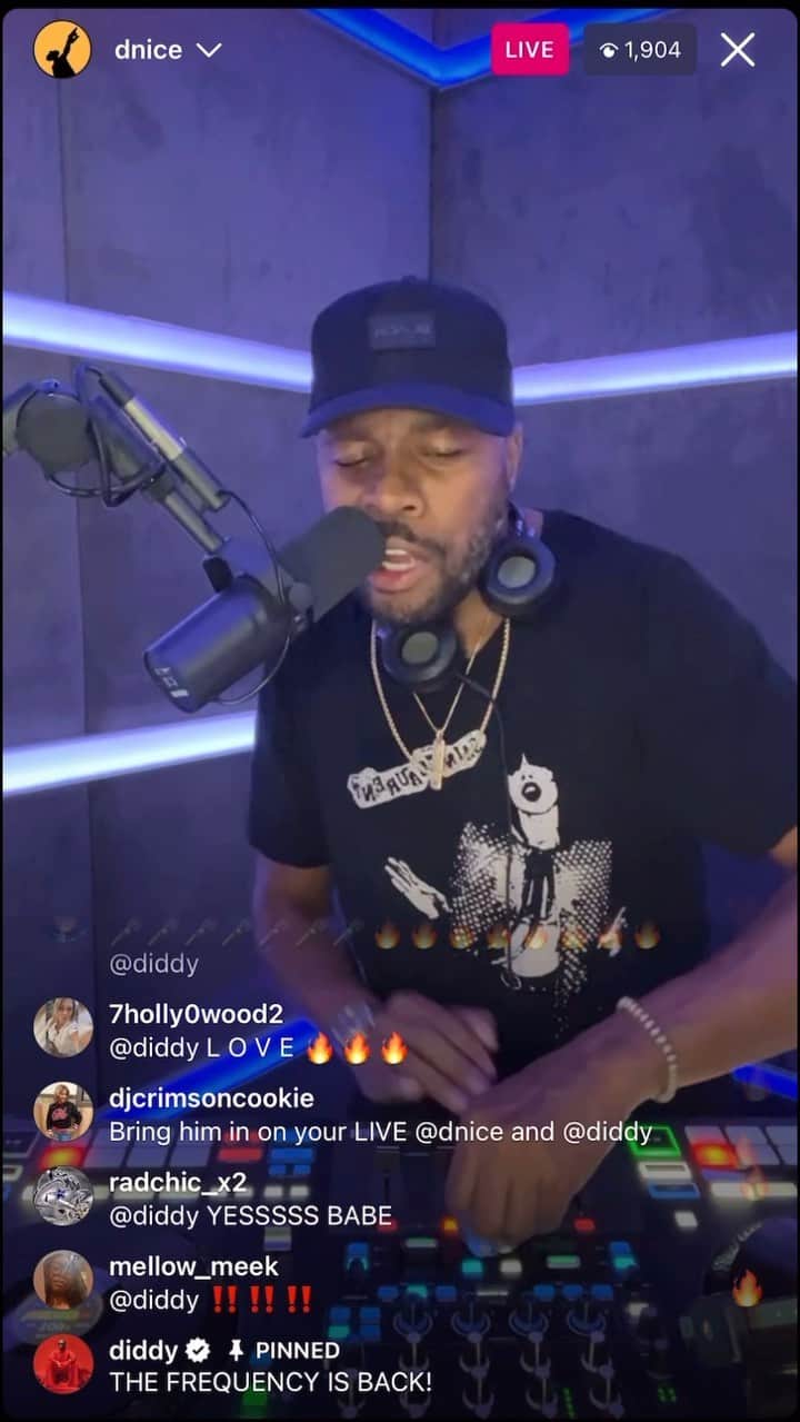 ディディのインスタグラム：「Shout out my brother @DNice!!! Turned Club Quarantine into Club Love last night!!   THE LOVE ALBUM : OFF THE GRID, THE #1 R&B ALBUM IN THE COUNTRY!   STREAMING NOW ON ALL MUSIC PLATFORMS」