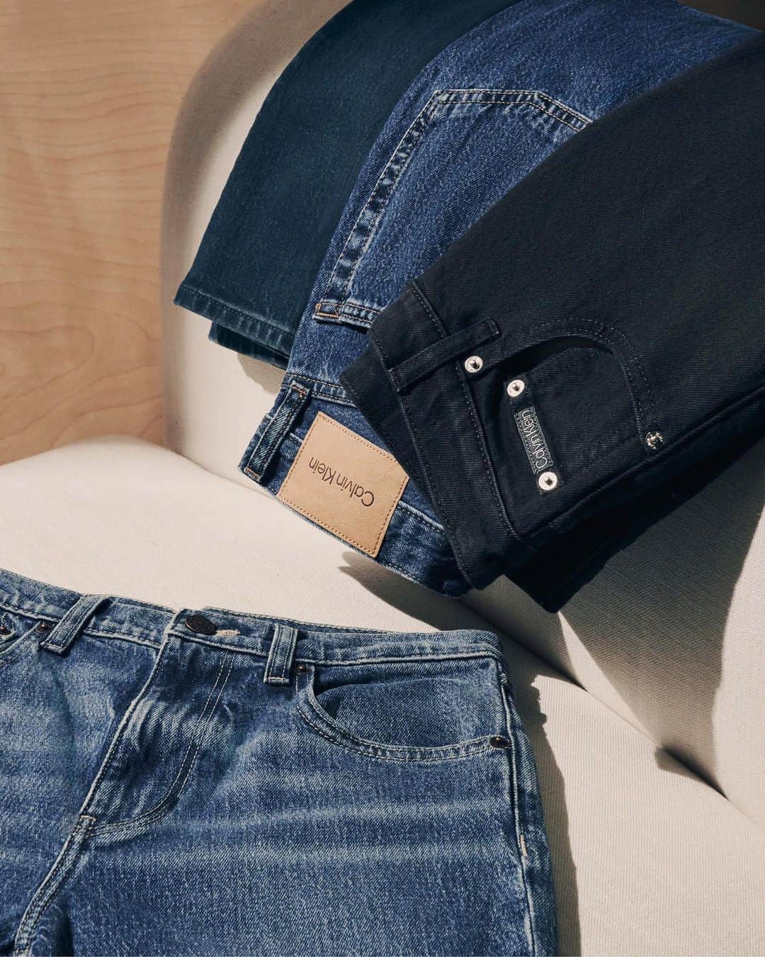 Calvin Kleinさんのインスタグラム写真 - (Calvin KleinInstagram)「Looking for a good pair? Start with our denim Essentials. The staple pieces for your wardrobe.」9月20日 4時21分 - calvinklein