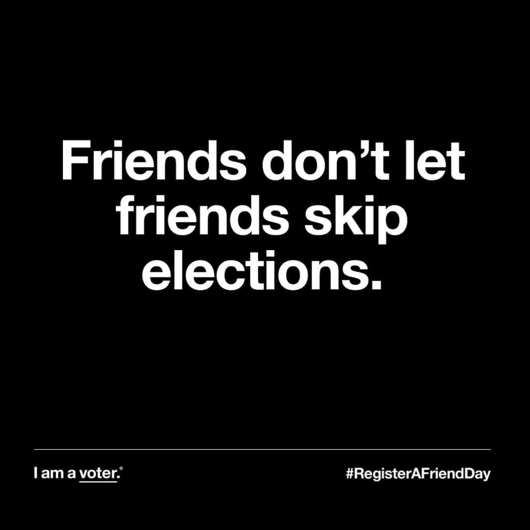 コビー・スマルダーズのインスタグラム：「Happy national voter registration day!!!Friends don't let friends skip elections. Text FRIENDS to 26797 to make sure you are registered to vote. And tag your friends below to remind them to check their registration too. #RegisterAFriendDay #NationalVoterRegistrationDay @iamavoter 💕」