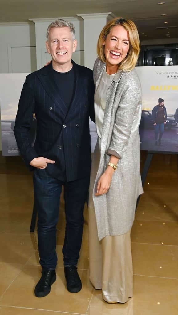 キャット・ディーリーのインスタグラム：「Magical evening last night at the London Premiere of @BallywalterFilm! ✨ Celebrating the talents of @PatricKielty & @SeanaKerslake, director @PrasannaBanana, and the brilliant cast & crew! (+ @EdiBow… the hostess with the mostest! 😏) #BallywalterFilm is in cinemas very soon on 9/22 !! 🎉🎬🍿   #irishfilm #britishfilm #indiefilm #independentfilm #independentcinema #cinema #northernireland」