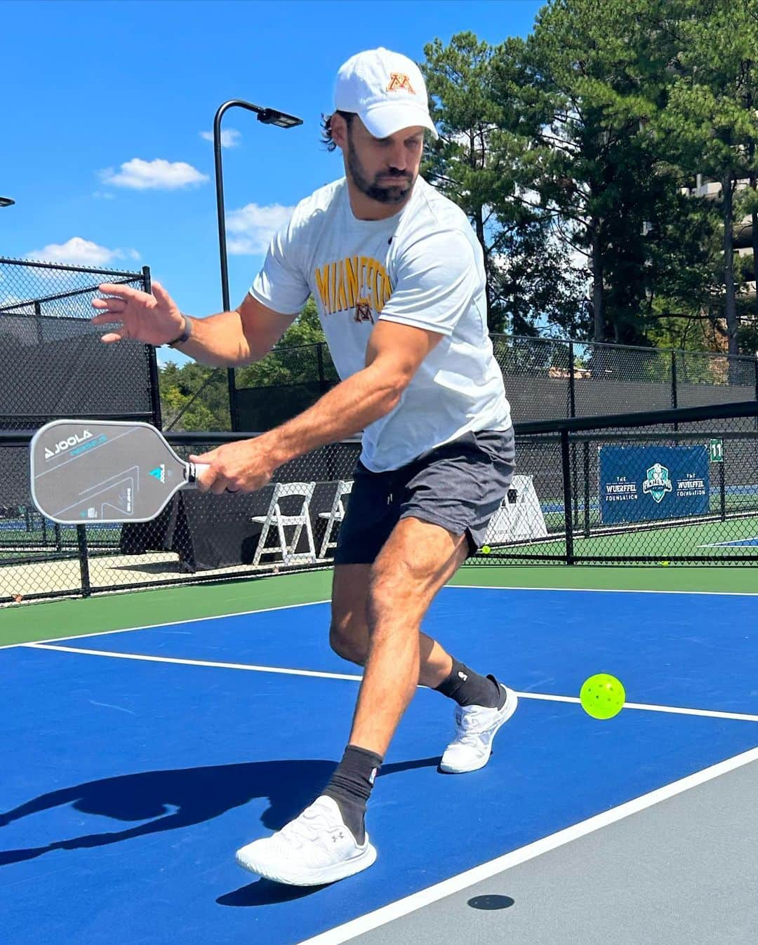 エリック・デッカーさんのインスタグラム写真 - (エリック・デッカーInstagram)「Down here in Atlanta playing in the Picklebowl benefitting the Wuerffel Foundation. Teaming up with my boy @aaniklohani_pickleball representing Team Minnesota! We’re ready to bring home that trophy! 🏆 @dinkville_pickleball @gophersports @gopherfootball」9月20日 4時45分 - ericdecker