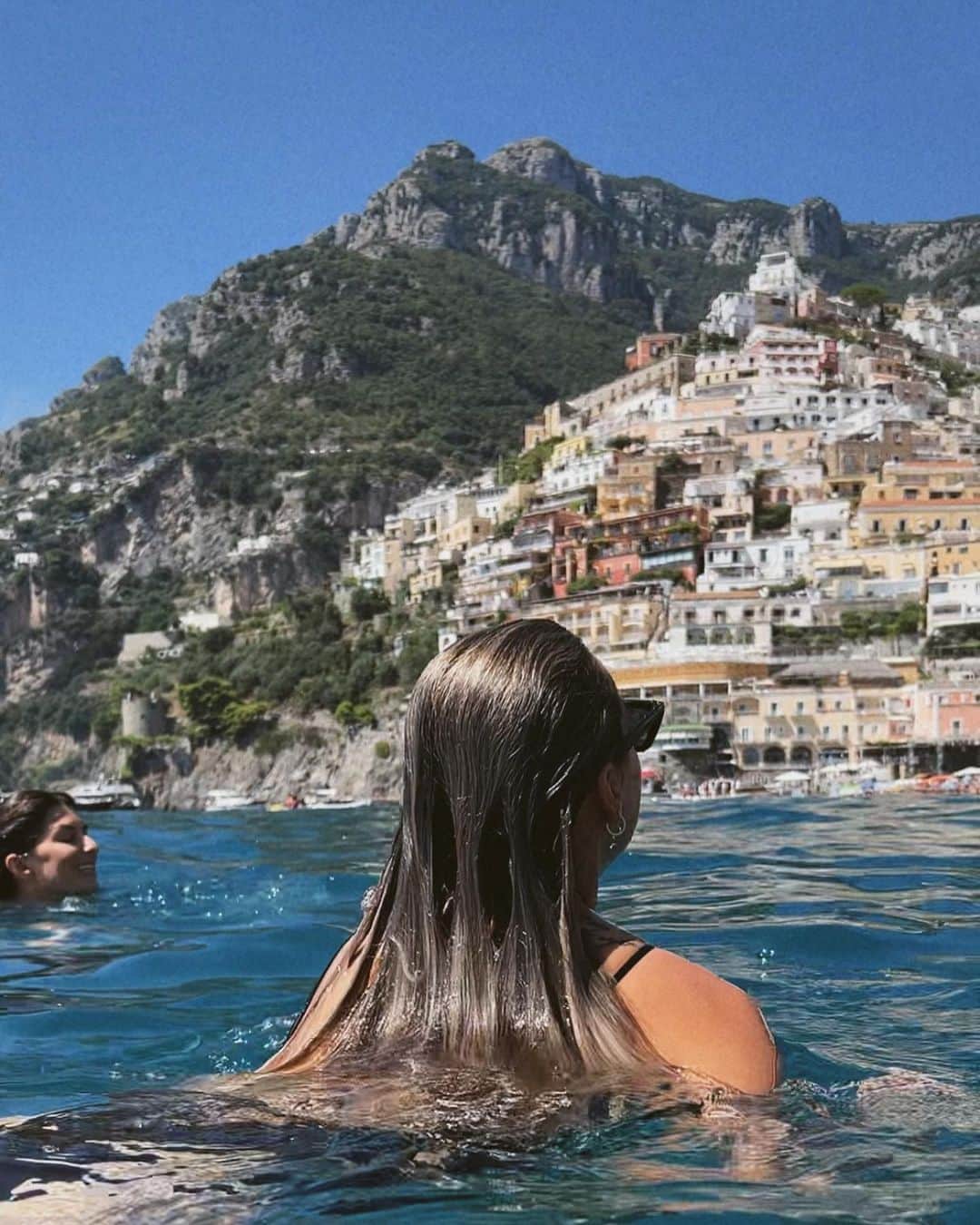 Camden Scottのインスタグラム：「actual photos of me trying to stay afloat while my period tries to take me out 🫠 SOS」