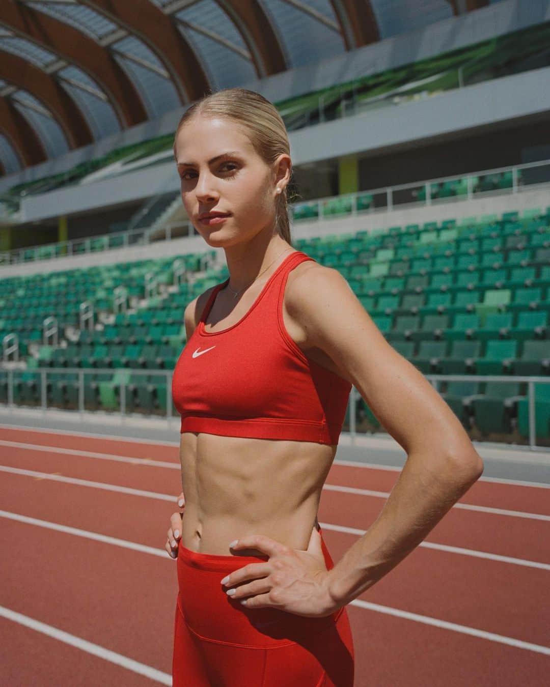 のインスタグラム：「For 2023 NCAA Women’s 5000m champion Parker Valby, stability and consistency are keys to success. 🔑  Luckily, the Nike Structure 25 PRM gives runners the reliable stability they need to take on any challenge. Shop for yours at the link in our bio. 🔗」