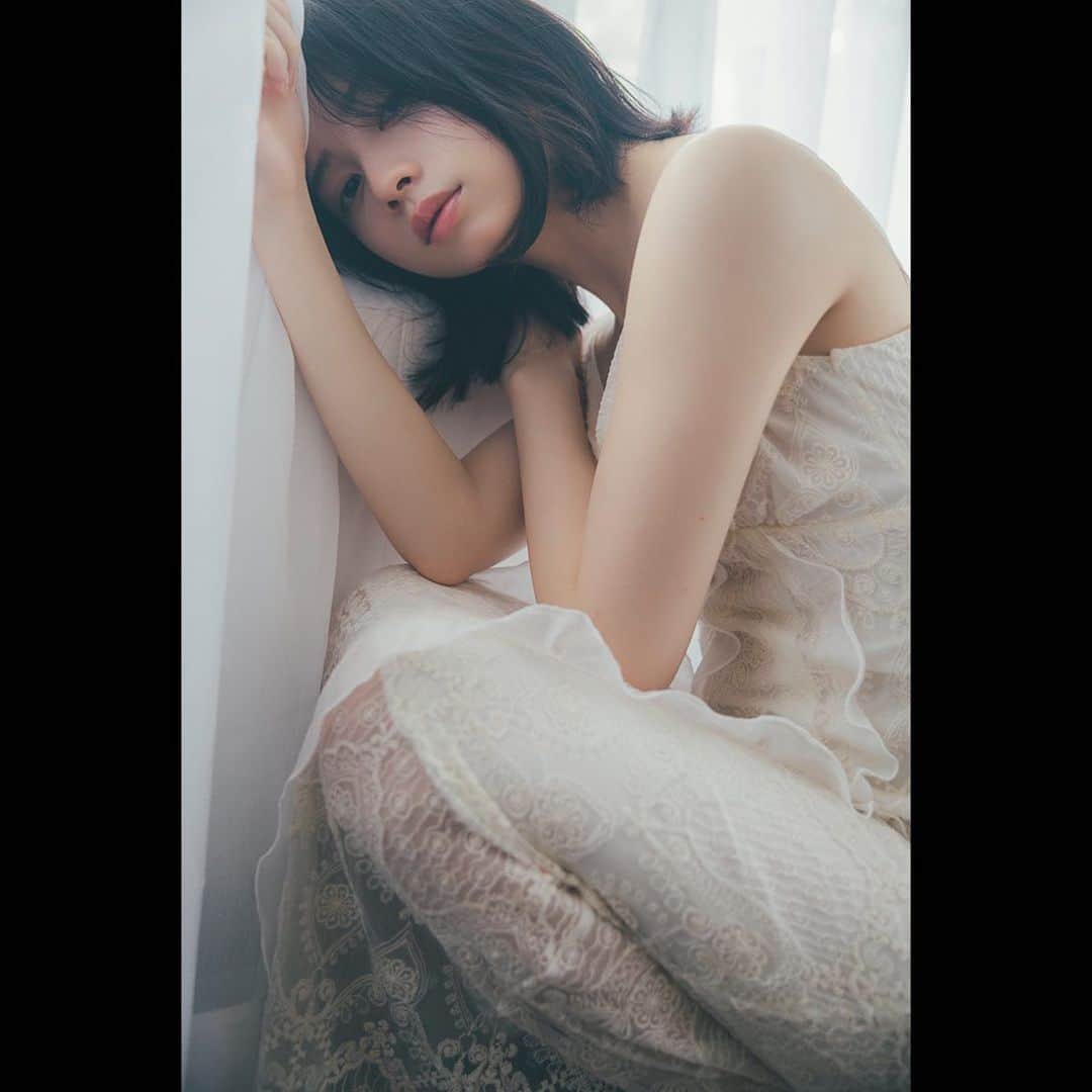 桜田ひよりのインスタグラム：「お知らせ☁️  2nd写真集が11月29日に発売することが決定しましたー！  今しか見れない自分をこの一冊に詰め込みました。表紙とタイトルはもう少し待っててね☺︎」