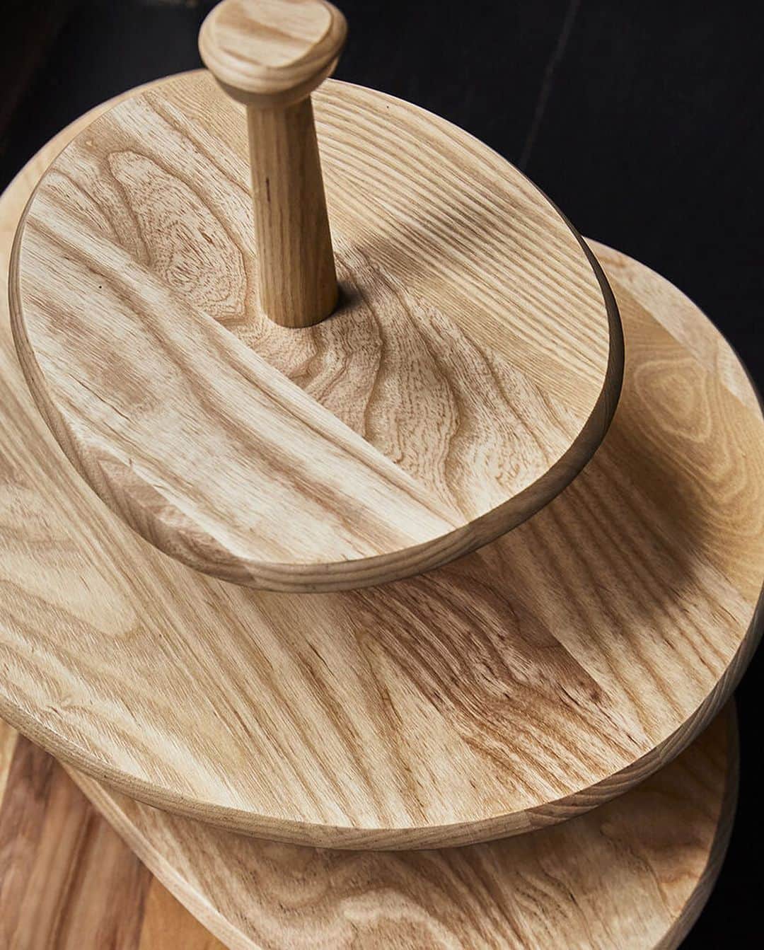 ケリーウェアスラーさんのインスタグラム写真 - (ケリーウェアスラーInstagram)「TABLE TALK For our first-ever comprehensive tabletop collection, my team and I designed, this project allowed us to delve into a rich tapestry of materials, shapes, and finishes, truly immersing ourselves in the dining experience. Every piece in the collection holds its own distinct charm and serves a purpose on the table. They're designed to seamlessly blend and complement one another, creating a dynamic interplay of elements. XK」9月20日 5時11分 - kellywearstler
